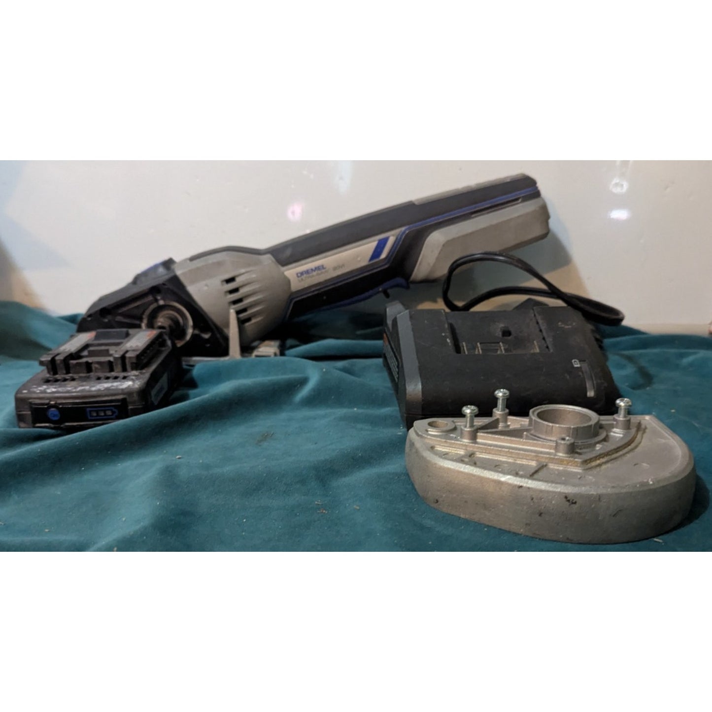 Dremel US20V 01 20V MAX Cordless Compact Saw Tool Kit