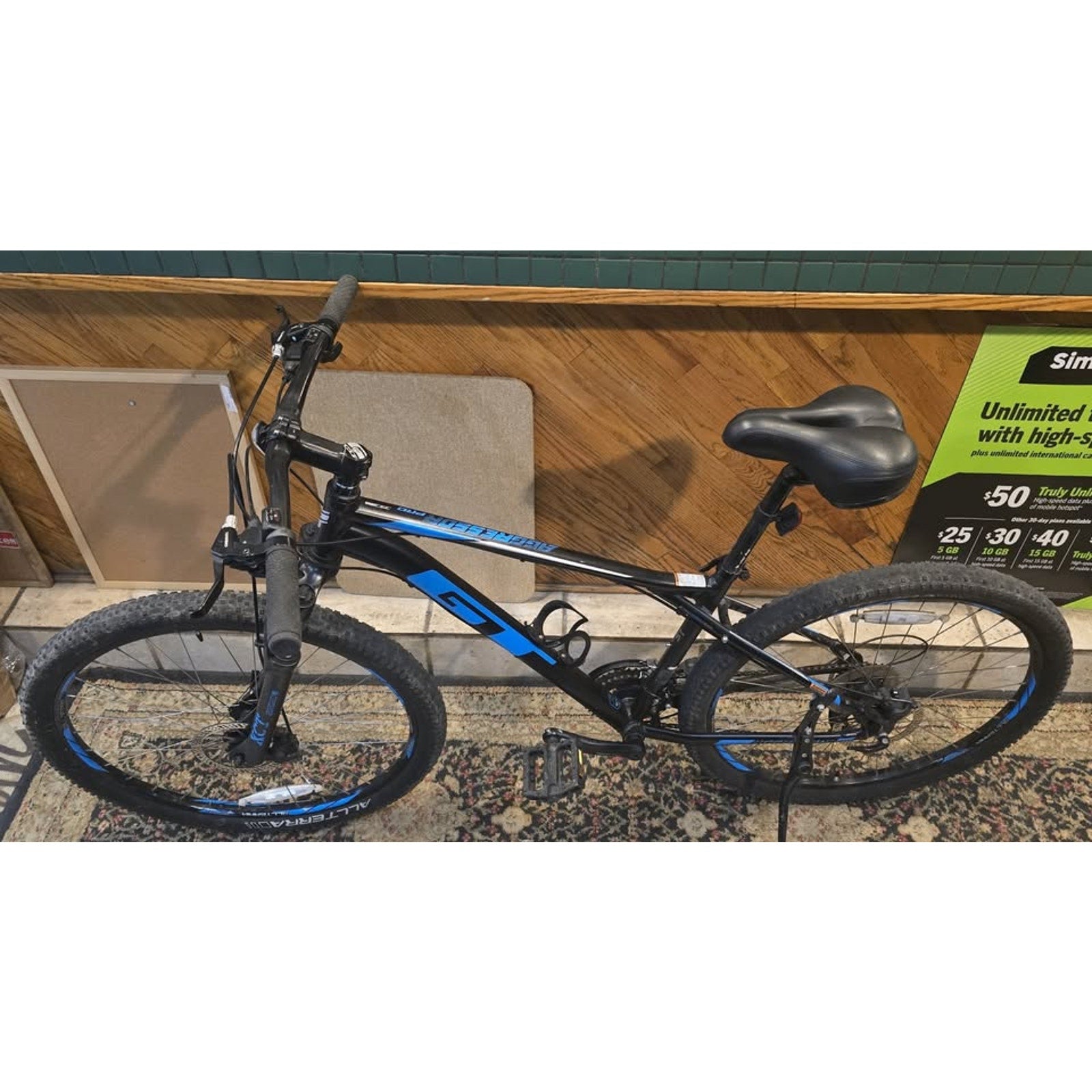 GT Aggressor Pro / 27.5" Wheels / 21-Speed / 17" M Frame /