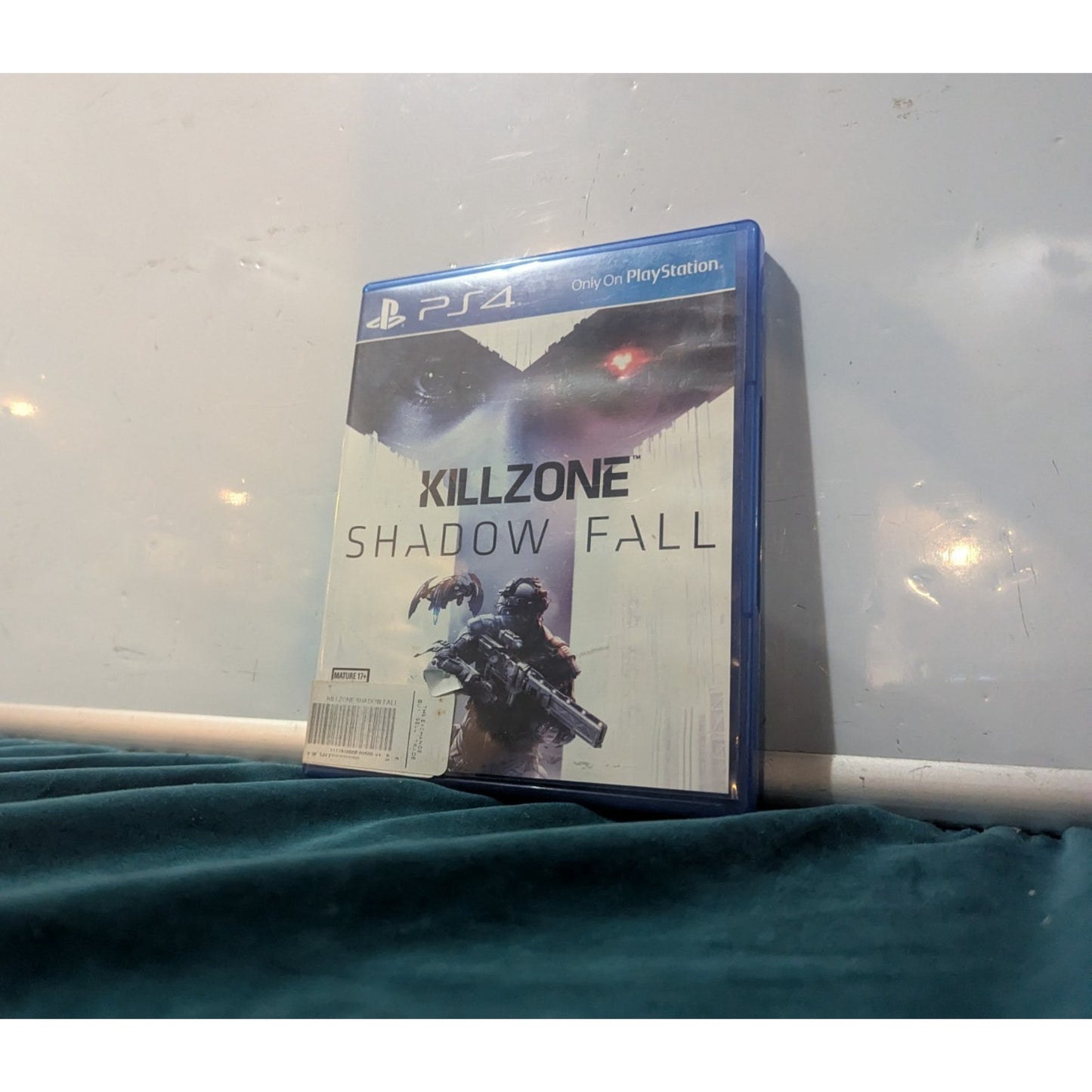 Call of Duty: Black Ops Cold War & Killzone Shadow Fall PS4