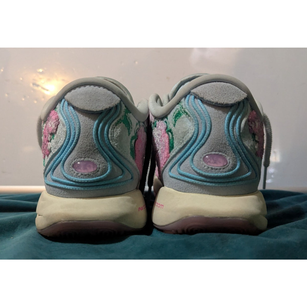 Size 10.5M Nike LeBron 21 Premium Grandma's Couch Pack Pearl FV7275-401