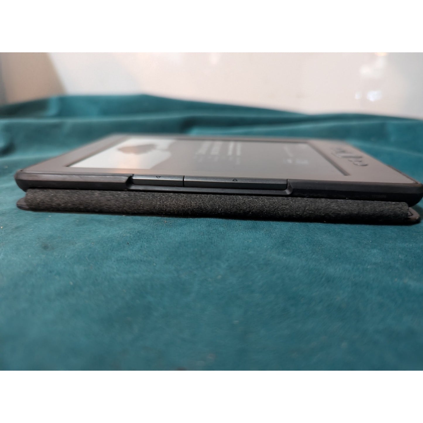 Amazon Kindle 4th Generation E-Reader Silver Model D01100 Wi-Fi