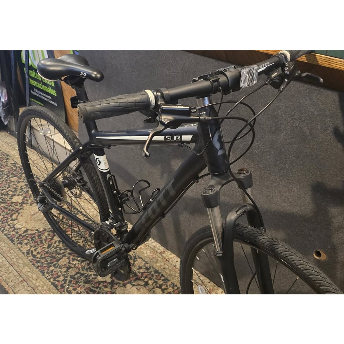 Scott Sub Cross Hybrid / 700Cm Wheels / 19" Frame / 27-Speed /