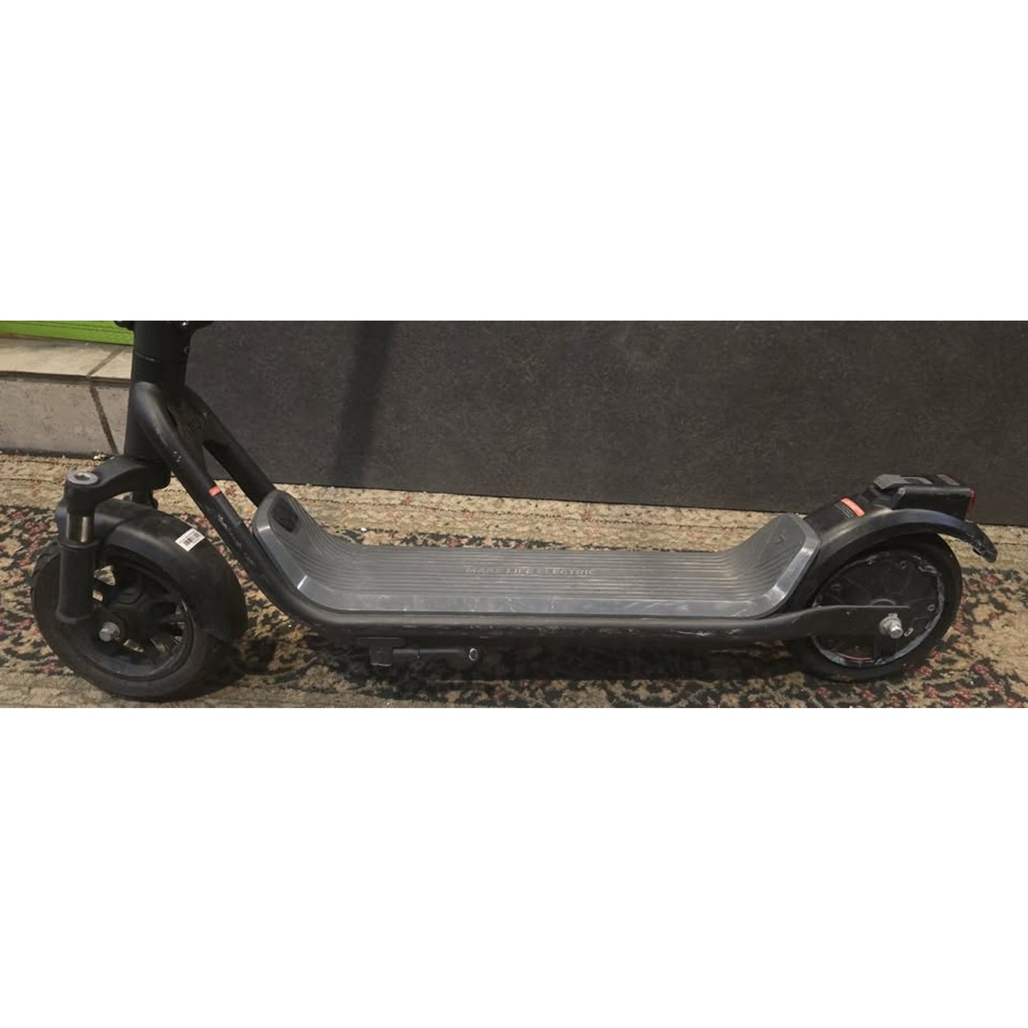 NIU KQi 100P Electric Kick Scooter / 17.4 mph / 18 miles / KQI100P /