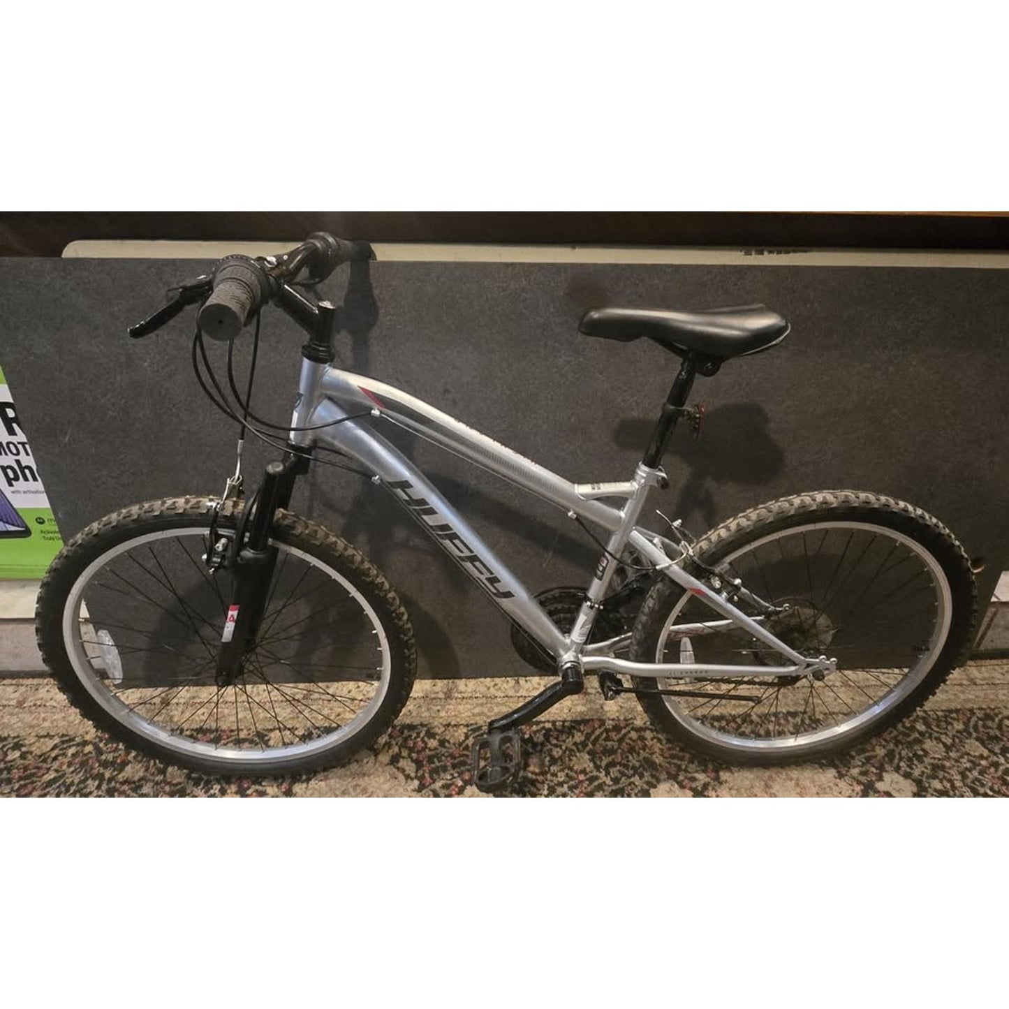 Huffy Highland Mountain Bike / 24" Wheels / 15" (S) Frame / 18-speed /