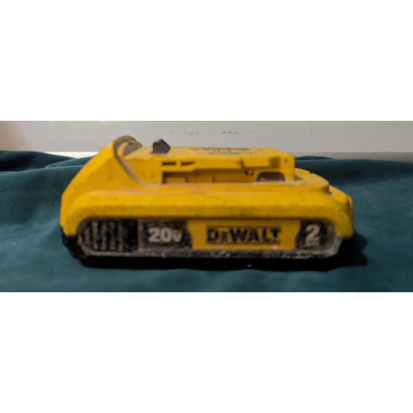 DEWALT DCB203 20V MAX 2.0 Ah Lithium-ion