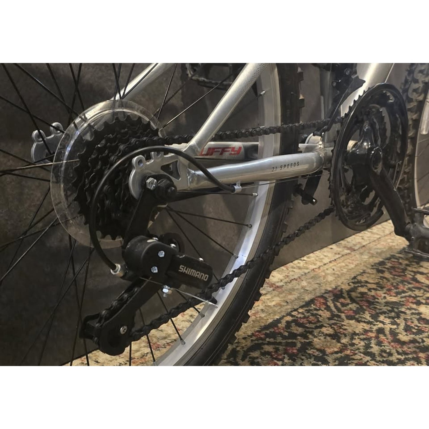 Huffy Highland Mountain Bike / 24" Wheels / 15" (S) Frame / 18-speed /