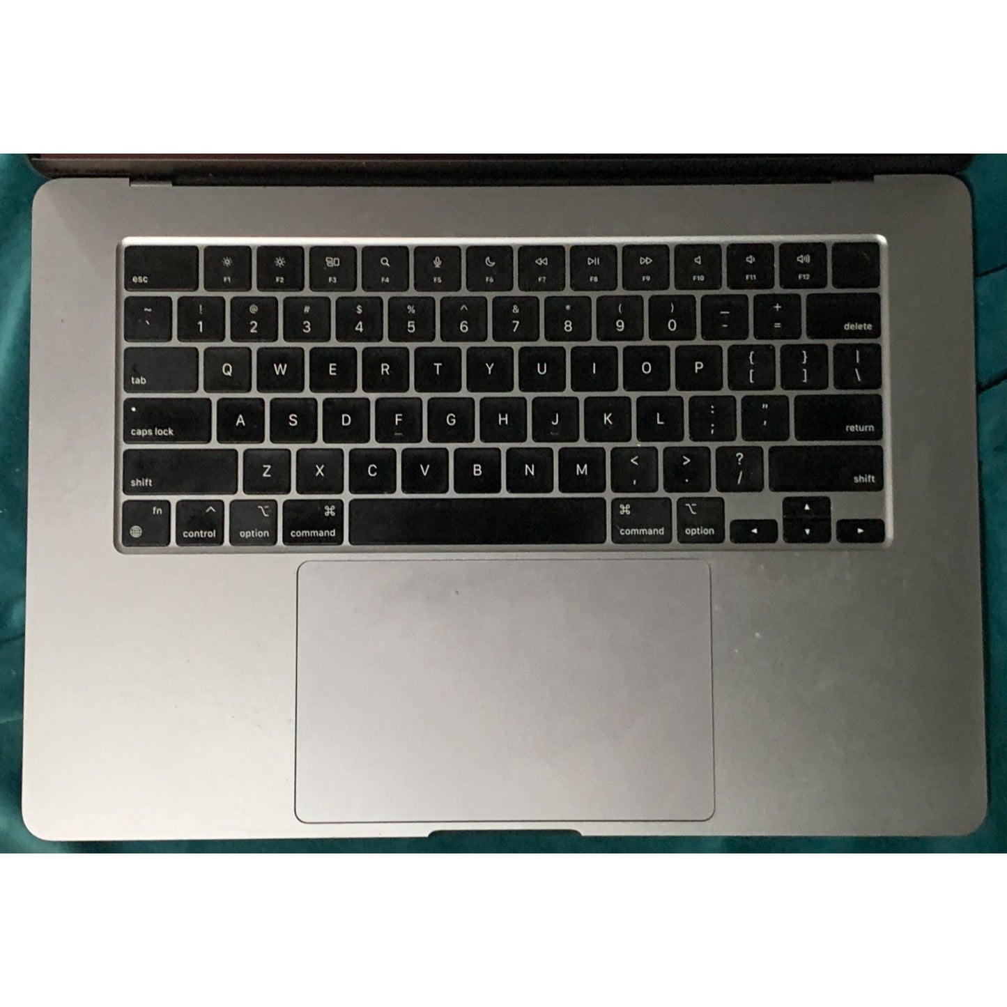 APPLE MACBOOK AIR LAPTOP A2941 15" M2 CHIP 2023 8GB ram 256GB