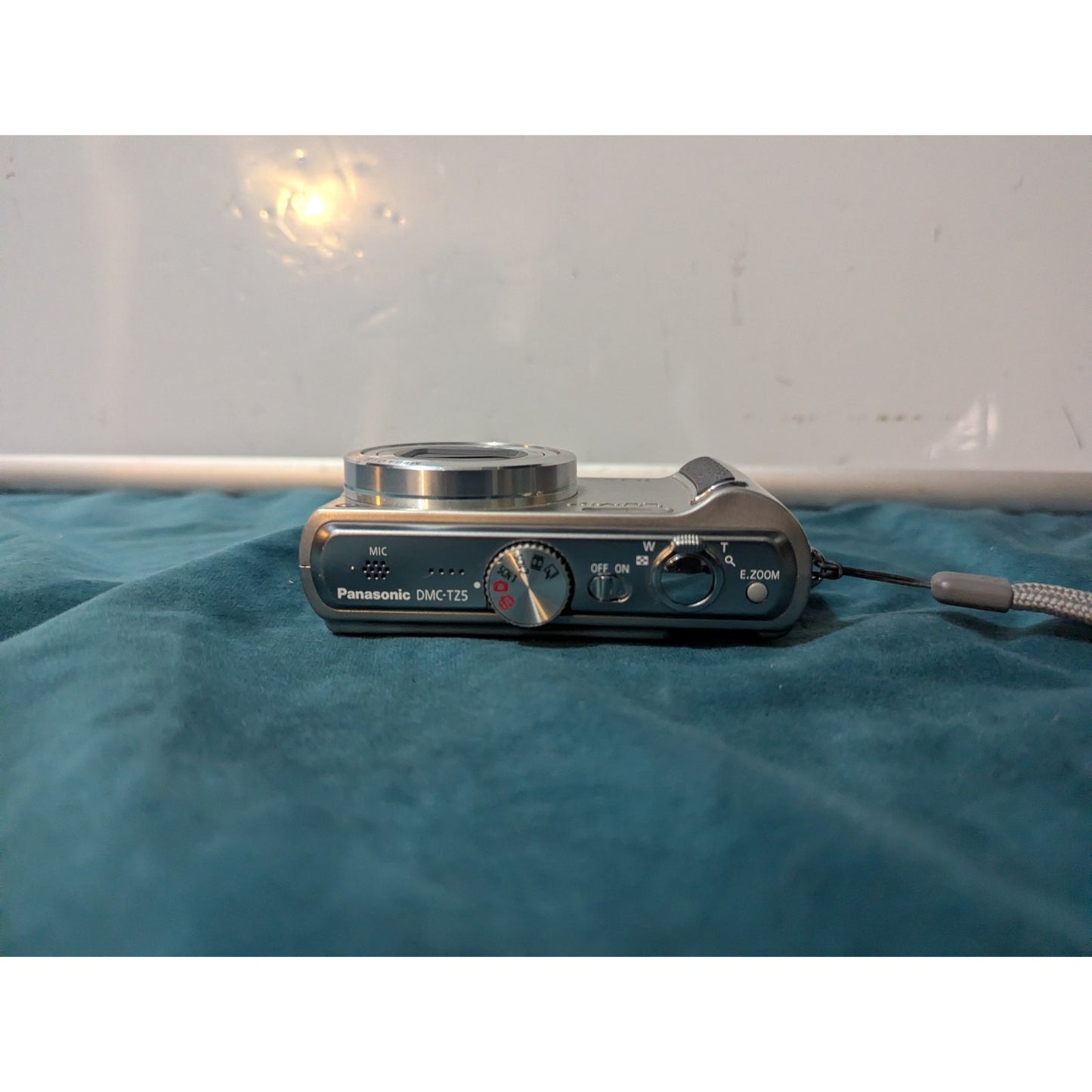 Panasonic LUMIX 9.1MP Digital Camera. Battery Door Issue (READ ITEM DESCRIPTION)