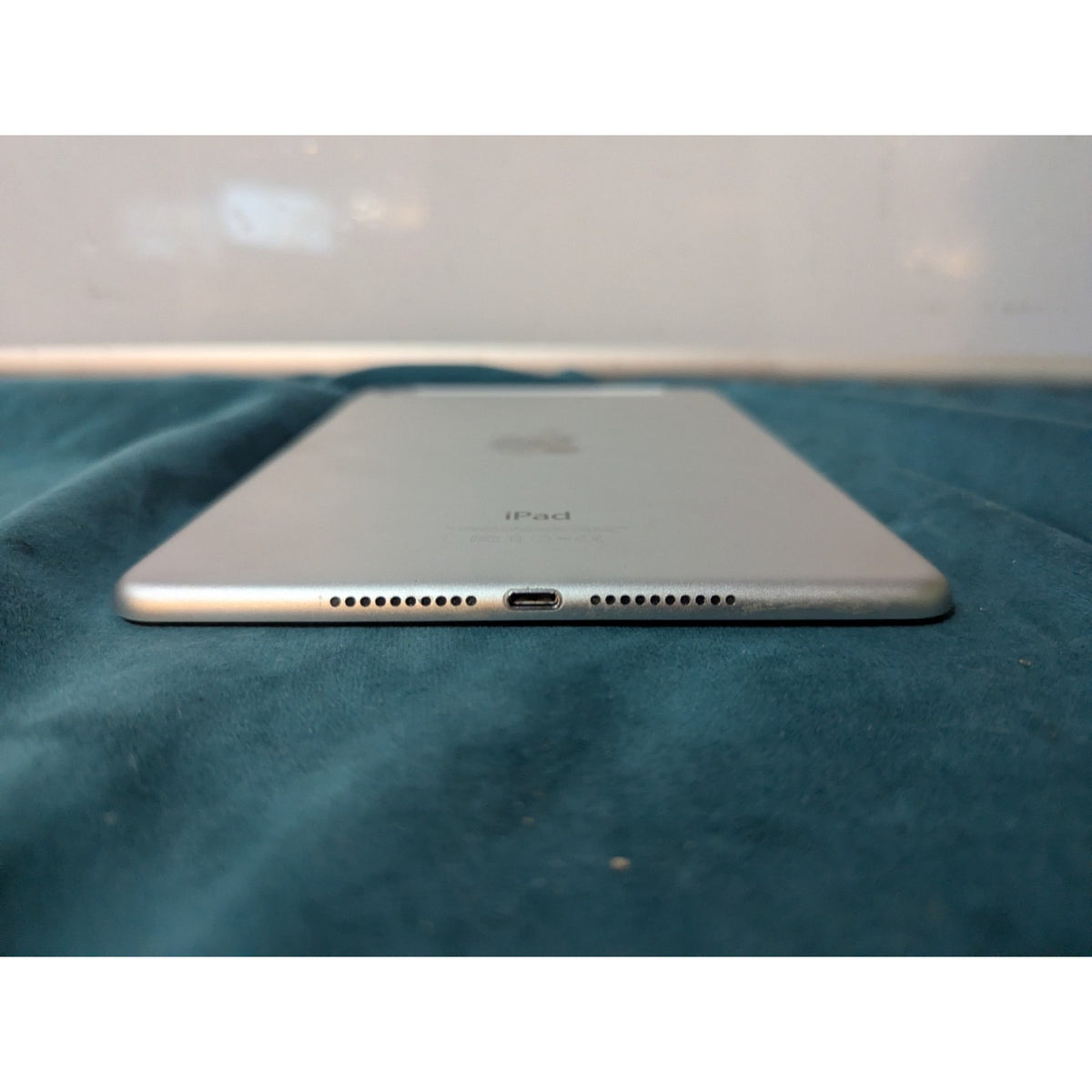 Apple iPad Mini 4 A1550 16GB Wi-Fi + Cellular