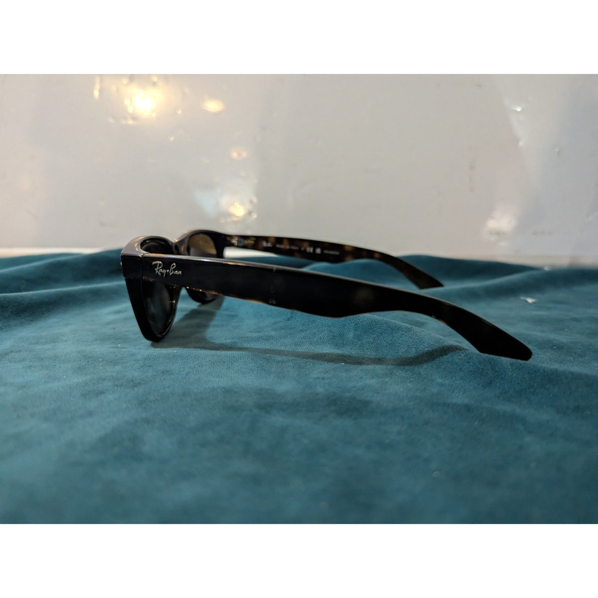 Ray-Ban New Wayfarer RB2132 902/57