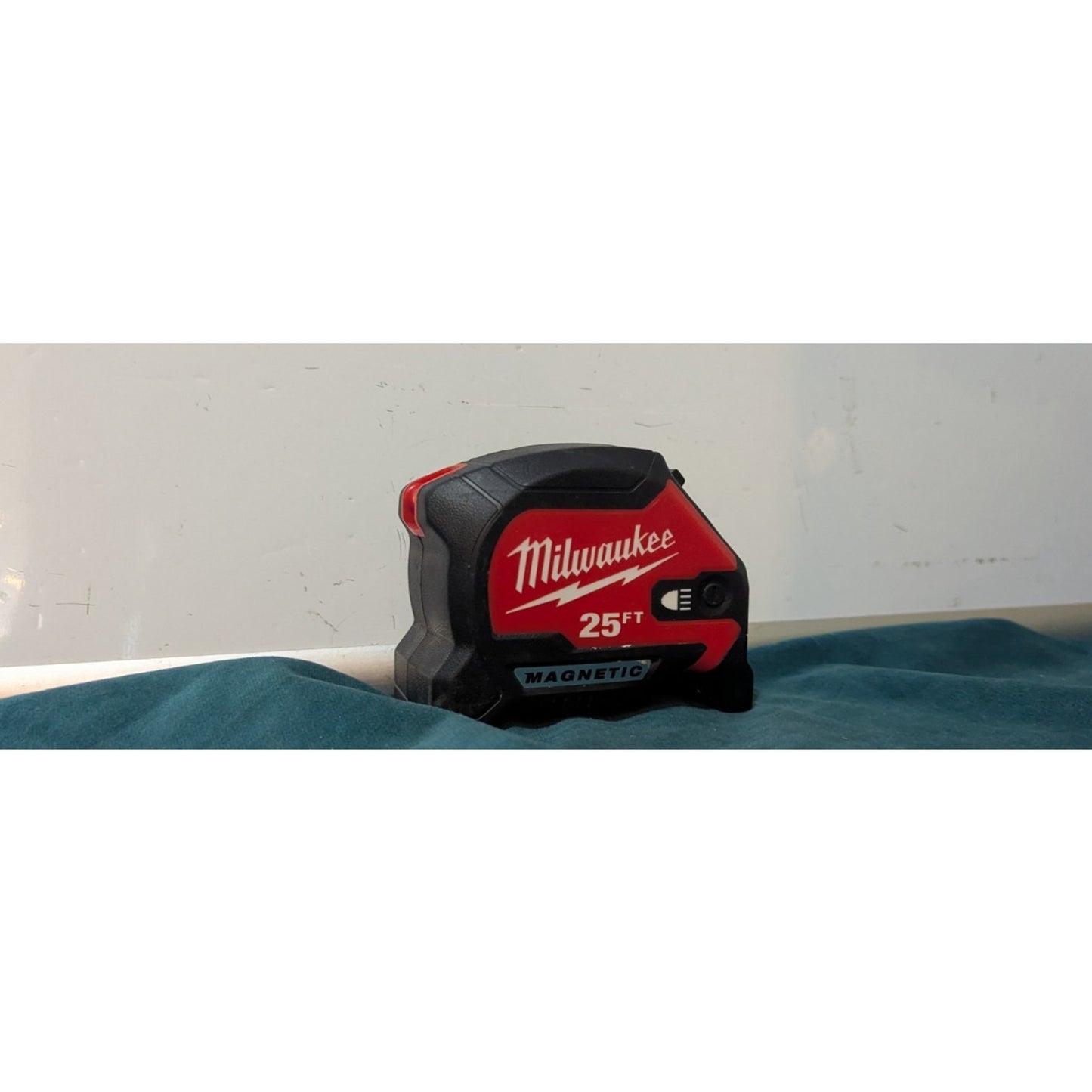 Milwaukee 48-22-0428 25Ft Wide Blade Tape Measure