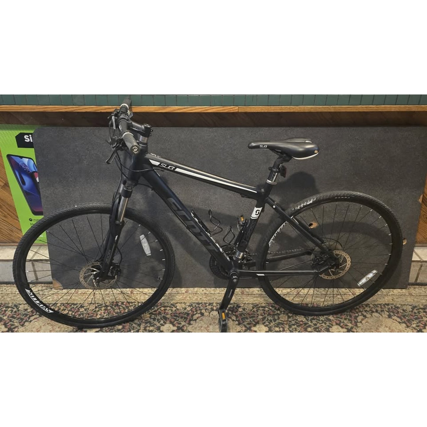 Scott Sub Cross Hybrid / 700Cm Wheels / 19" Frame / 27-Speed /