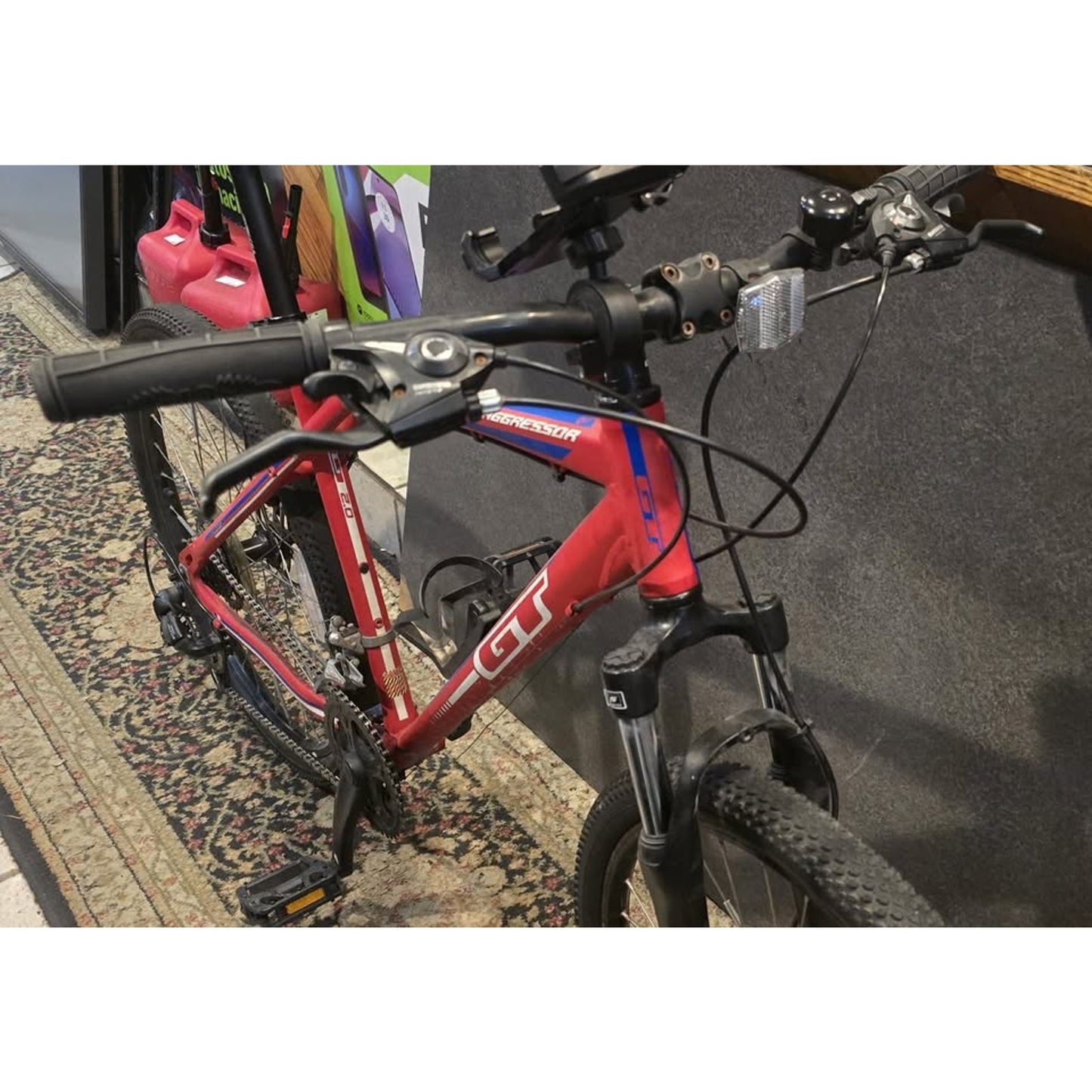 GT Agressor 2.0 Mountain Bike / 26" Wheels / 18.5" Frame / 21-Speed /