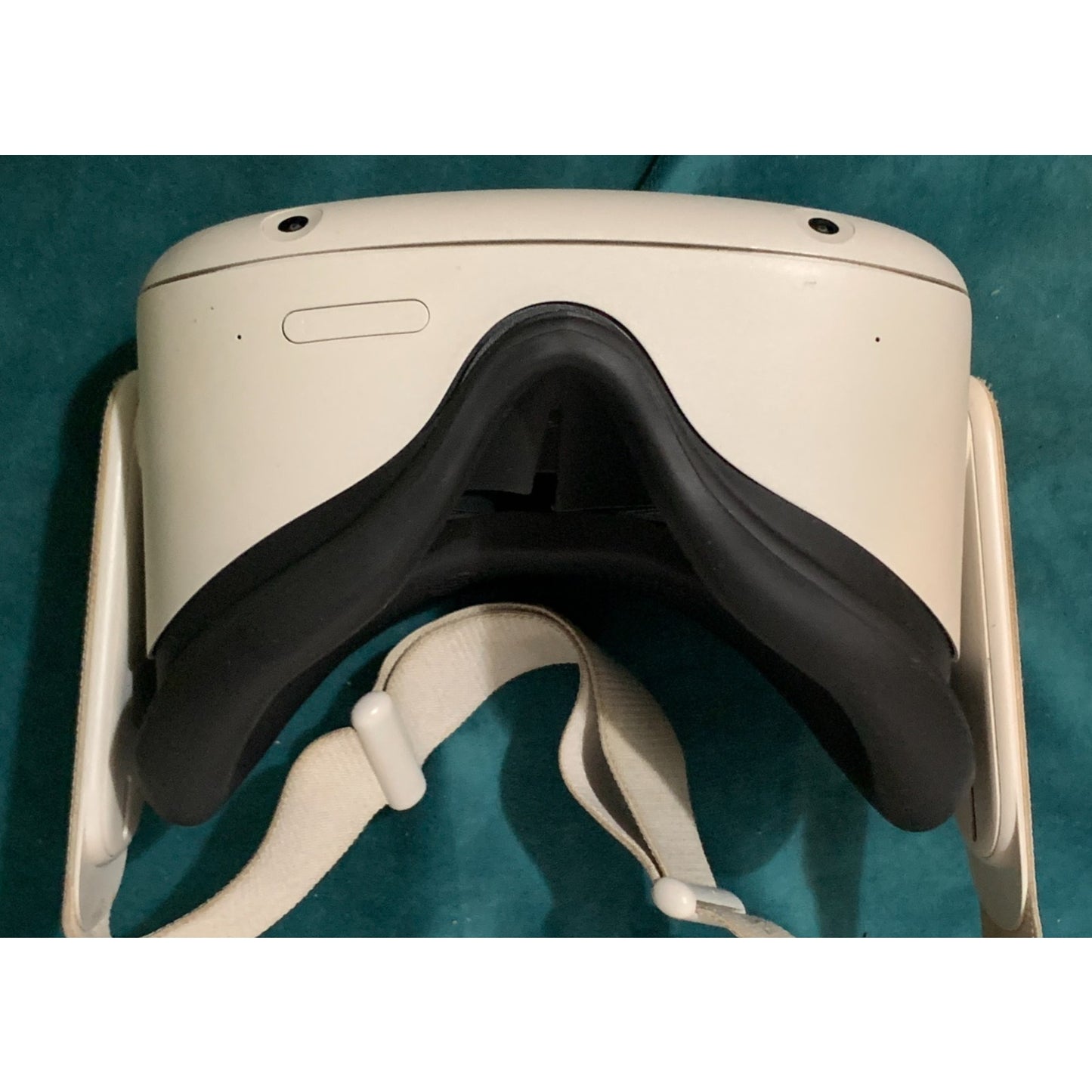 Meta Oculus Quest 2 128GB Headset -With Controllers (missing covers & top strap)
