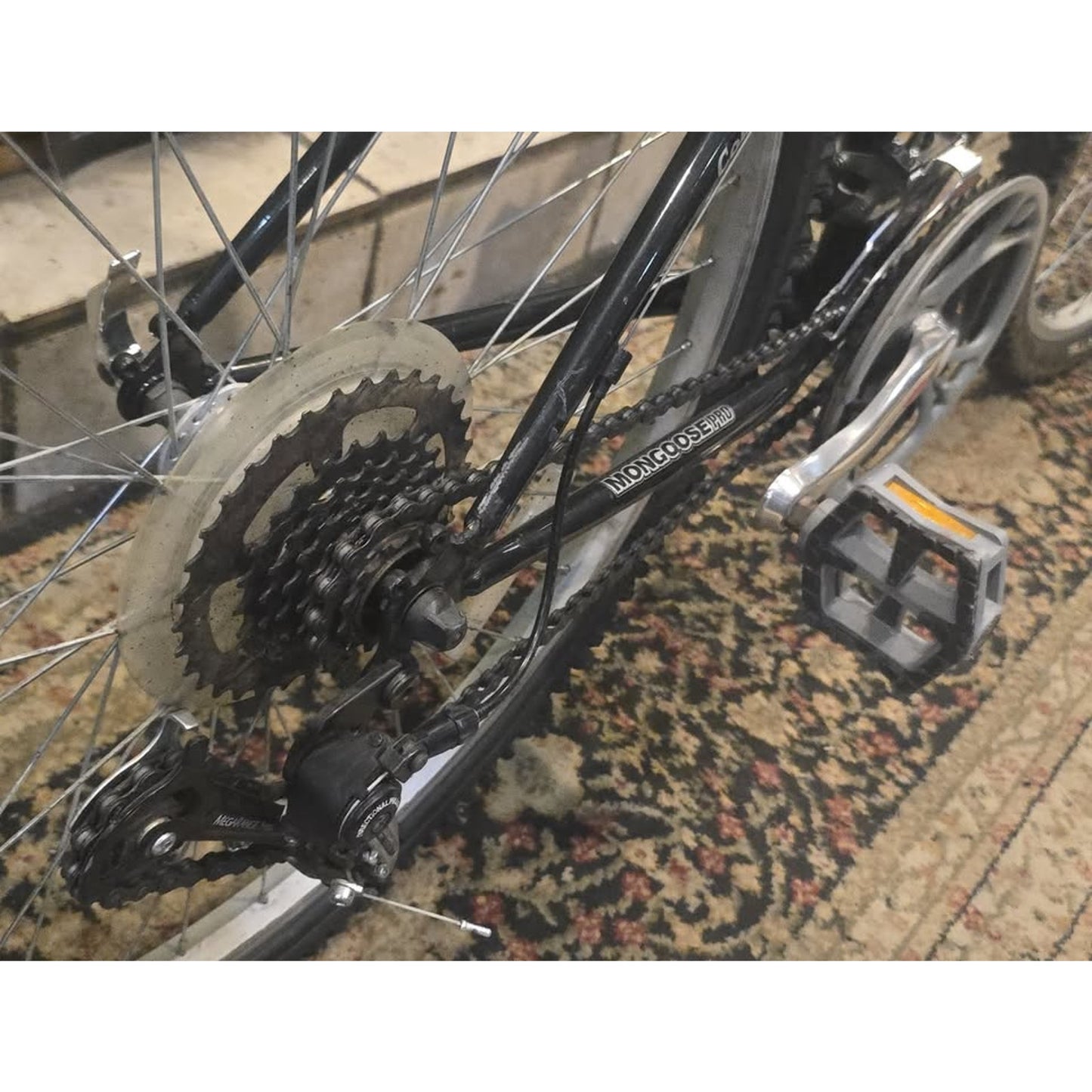 Mongoose Switchback XF Mountain Bike / 18" Frame / 26" Wheels / 21-Speed /