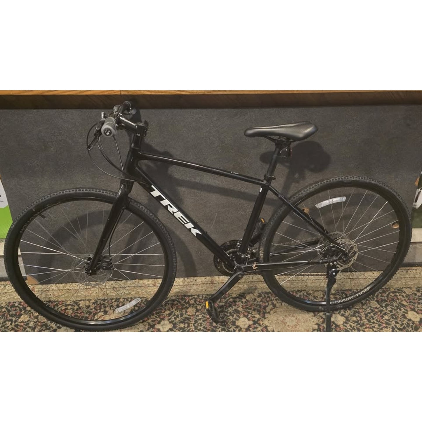 Trek FX1 Gen 3 Hybrid Bike / 700cm Wheels / 18" M Frame / 21-Speed /