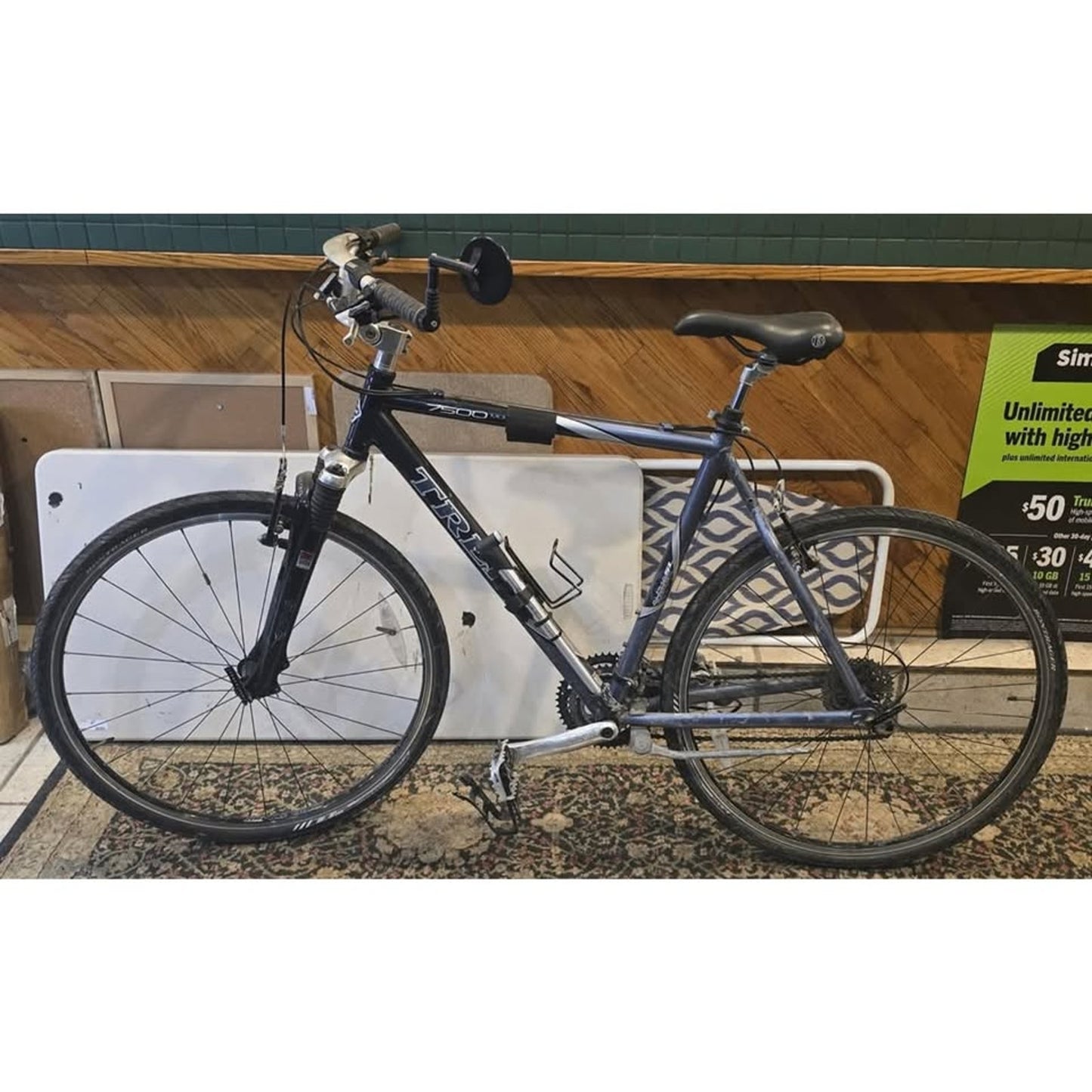 Trek 7500 Multitrack Hybrid Track / 22" Frame / 700Cm Wheels / 21-Speed /