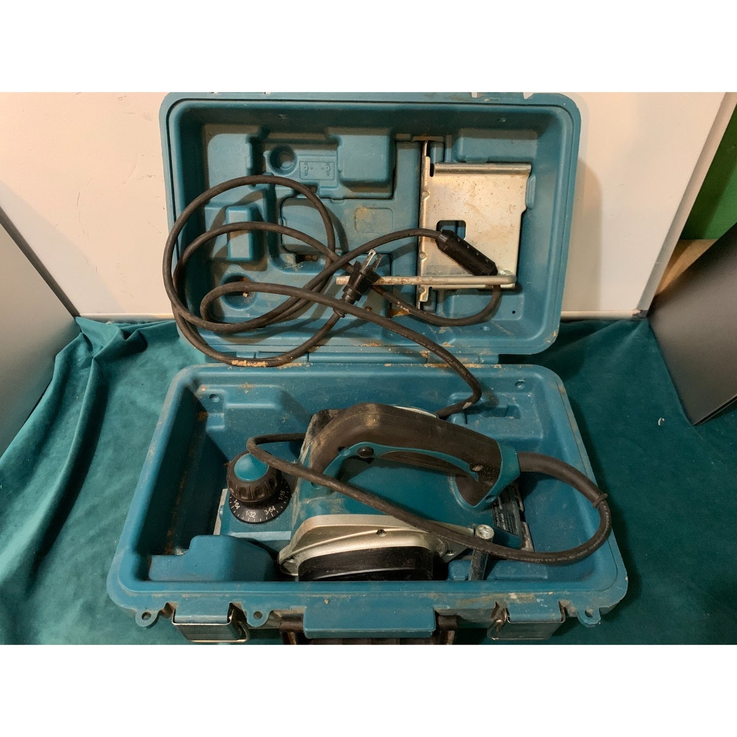 Makita 3 1/4" Corded Electric Planer KP0800