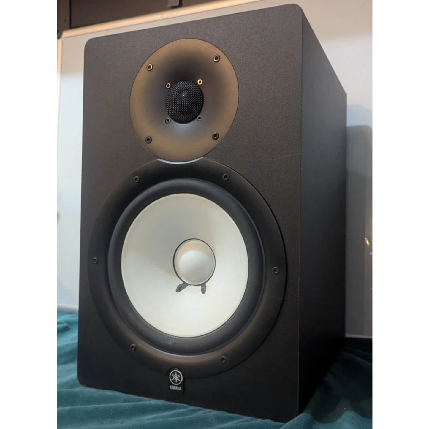 Yamaha HS80M 120W 8 Bi-Amplified Studio Reference Monitor