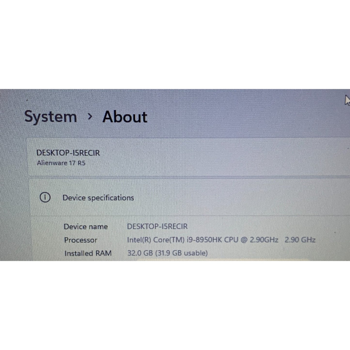 Alienware 17 R5 i9-8950HK 32GB DDR4 GTX 1080 512GB NVME Windows 11