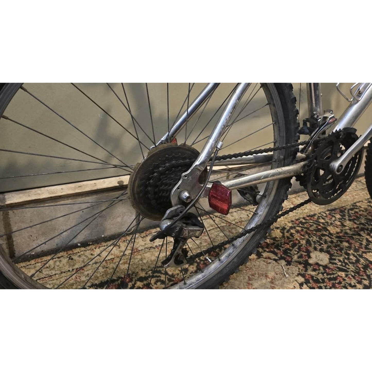 Pacific 263306 Mountain Bike / 26" Wheels / 18.5" M Frame / 21-Speed /