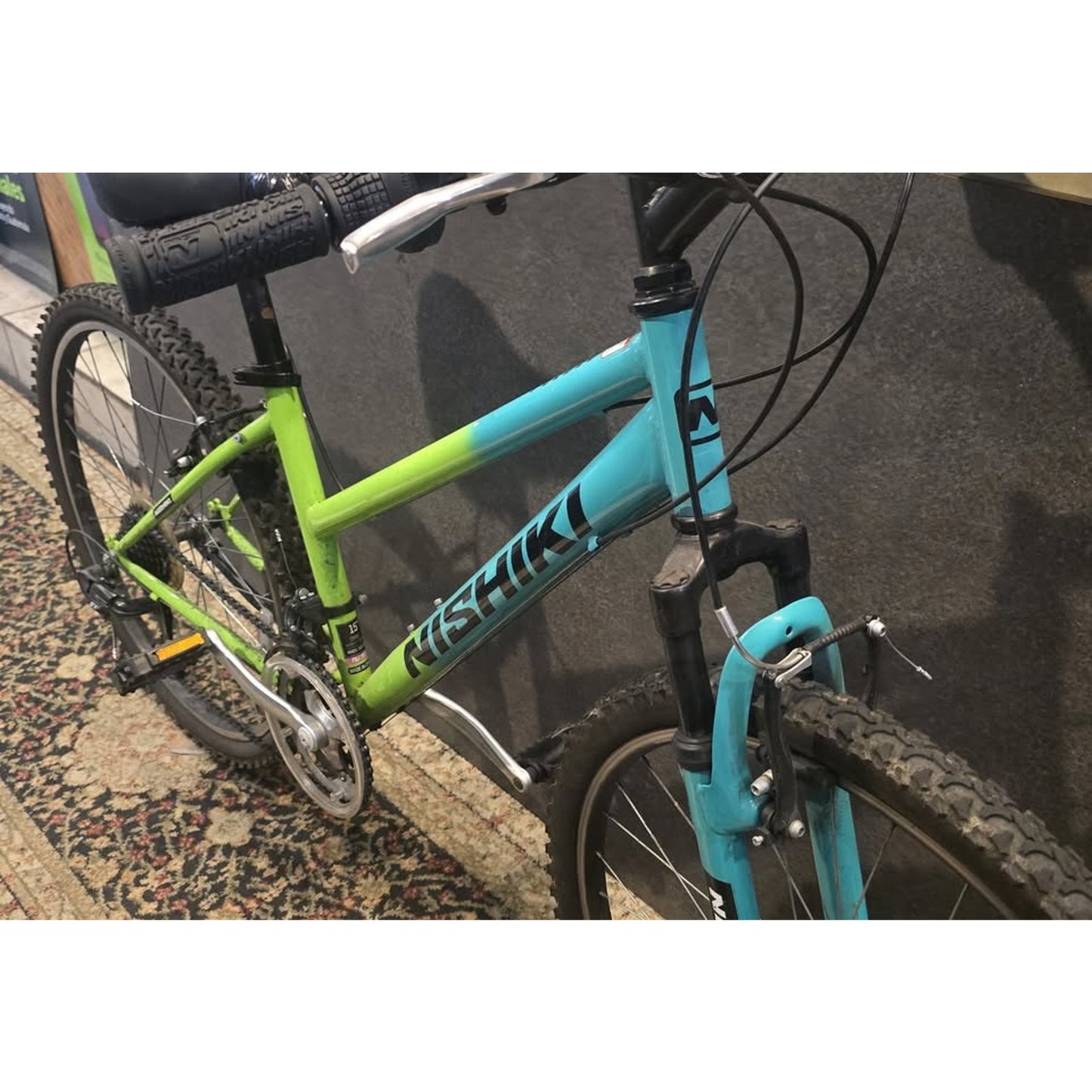 Nishiki Pueblo Mountain Bike / 26" Wheels / 15" Frame / 21-Speed /