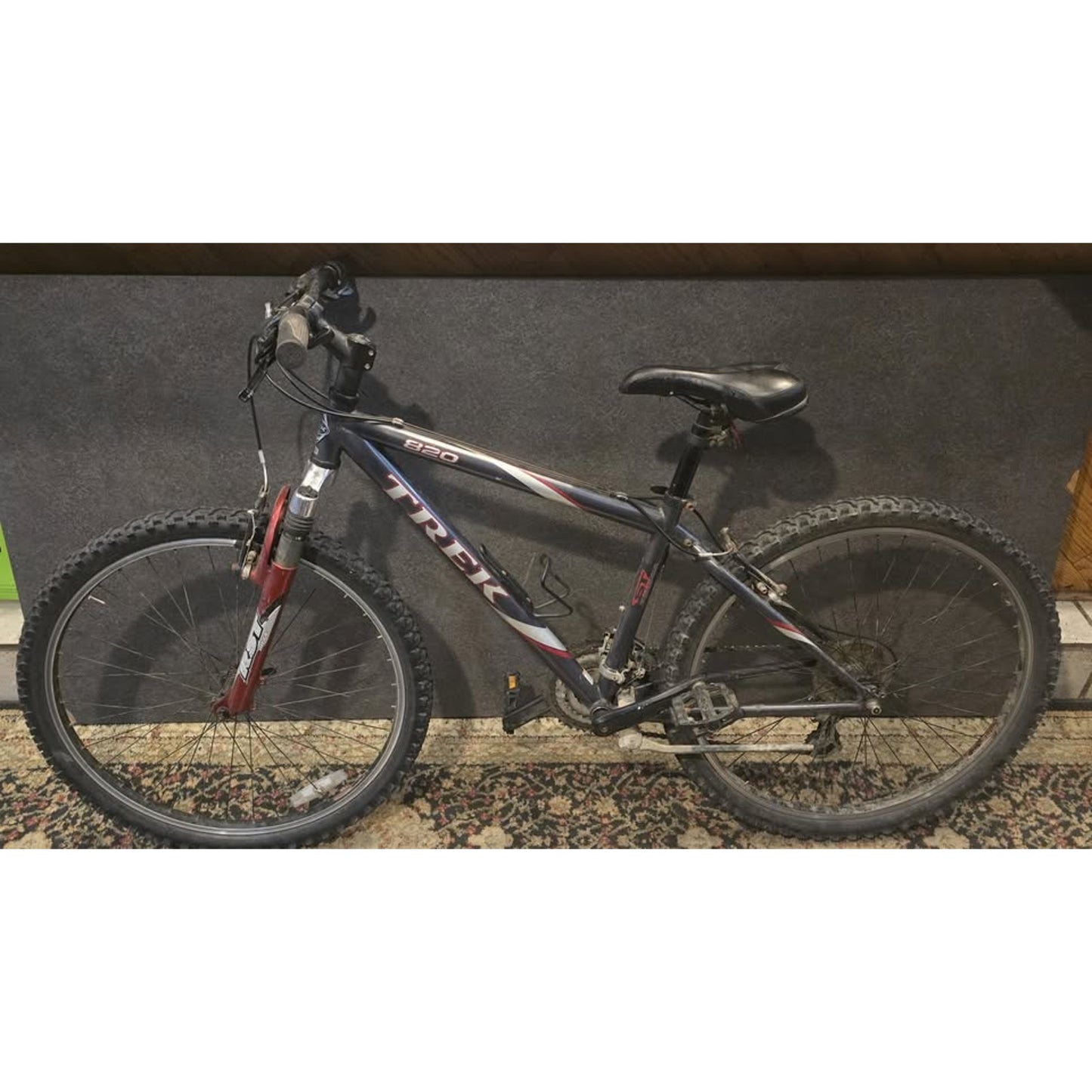 Trek 820 Mountain bike / 26" Wheels / 15.5" (S) Frame / 21 Speed /