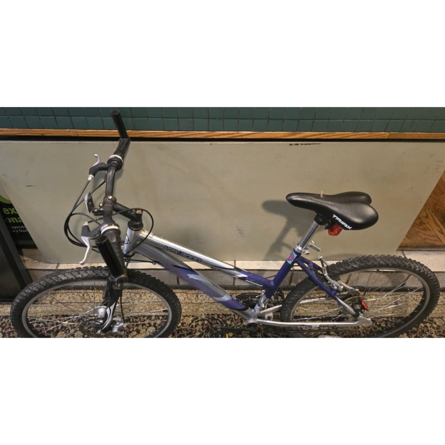 Triax Vex 3000 Mountain Bike / 26" Wheels / 18.5" M Frame / 21-Speed /
