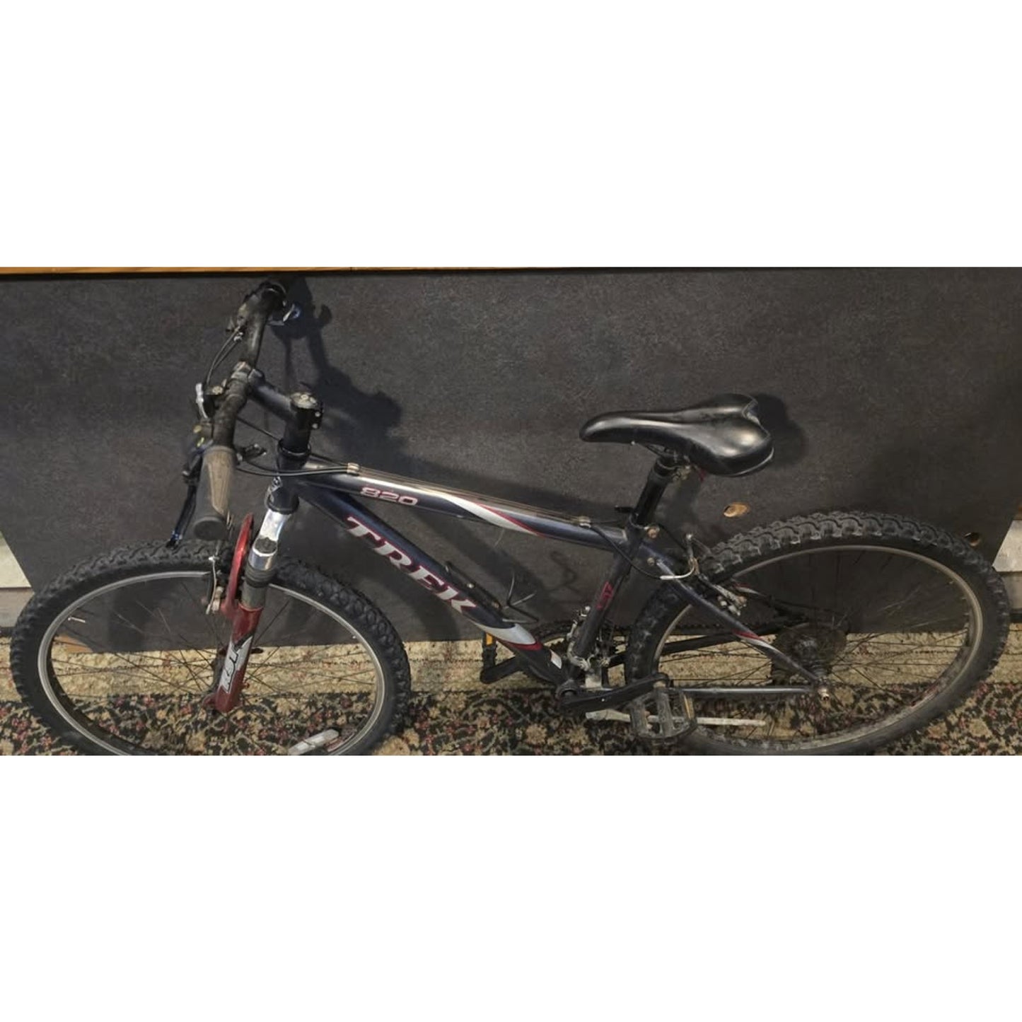 Trek 820 Mountain bike / 26" Wheels / 15.5" (S) Frame / 21 Speed /