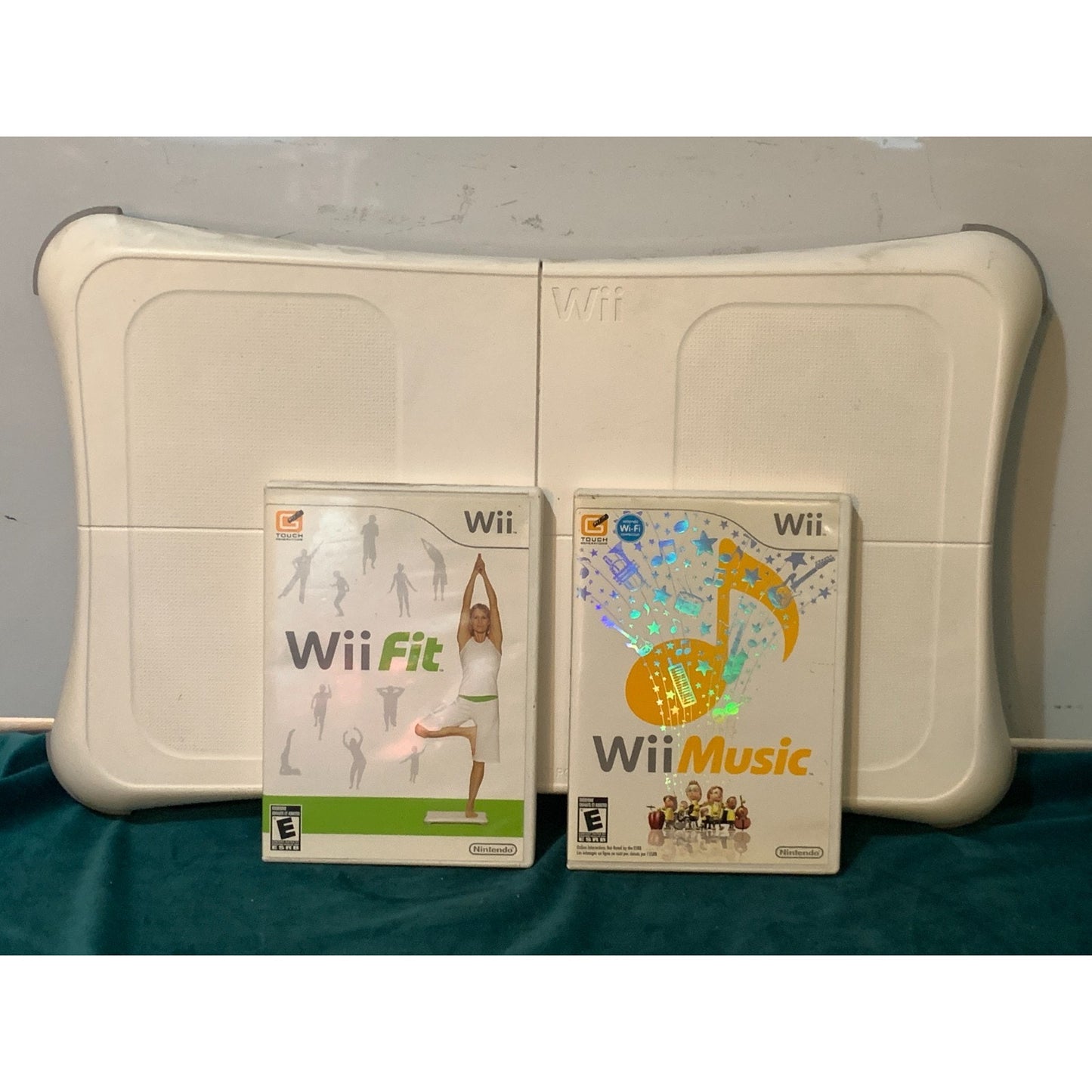 Wii Fit Plus Bundle Nintendo Wii Balance Board with Games