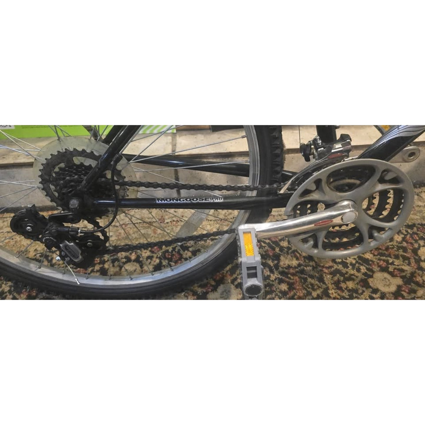 Mongoose Switchback XF Mountain Bike / 18" Frame / 26" Wheels / 21-Speed /