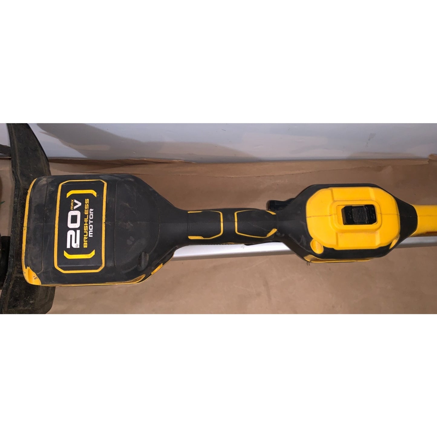 DEWALT 20V MAX 14 in. Brushless Cordless Battery Powered Foldable String Trimmer