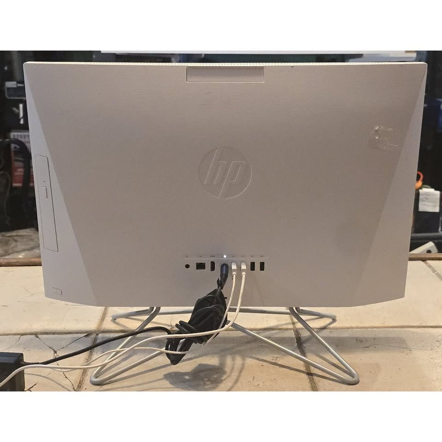 HP 24-DD0010 All-in-One / 24" / Athlon 3050U 2.3GHz /256SSD / 8GB RAM / W11H
