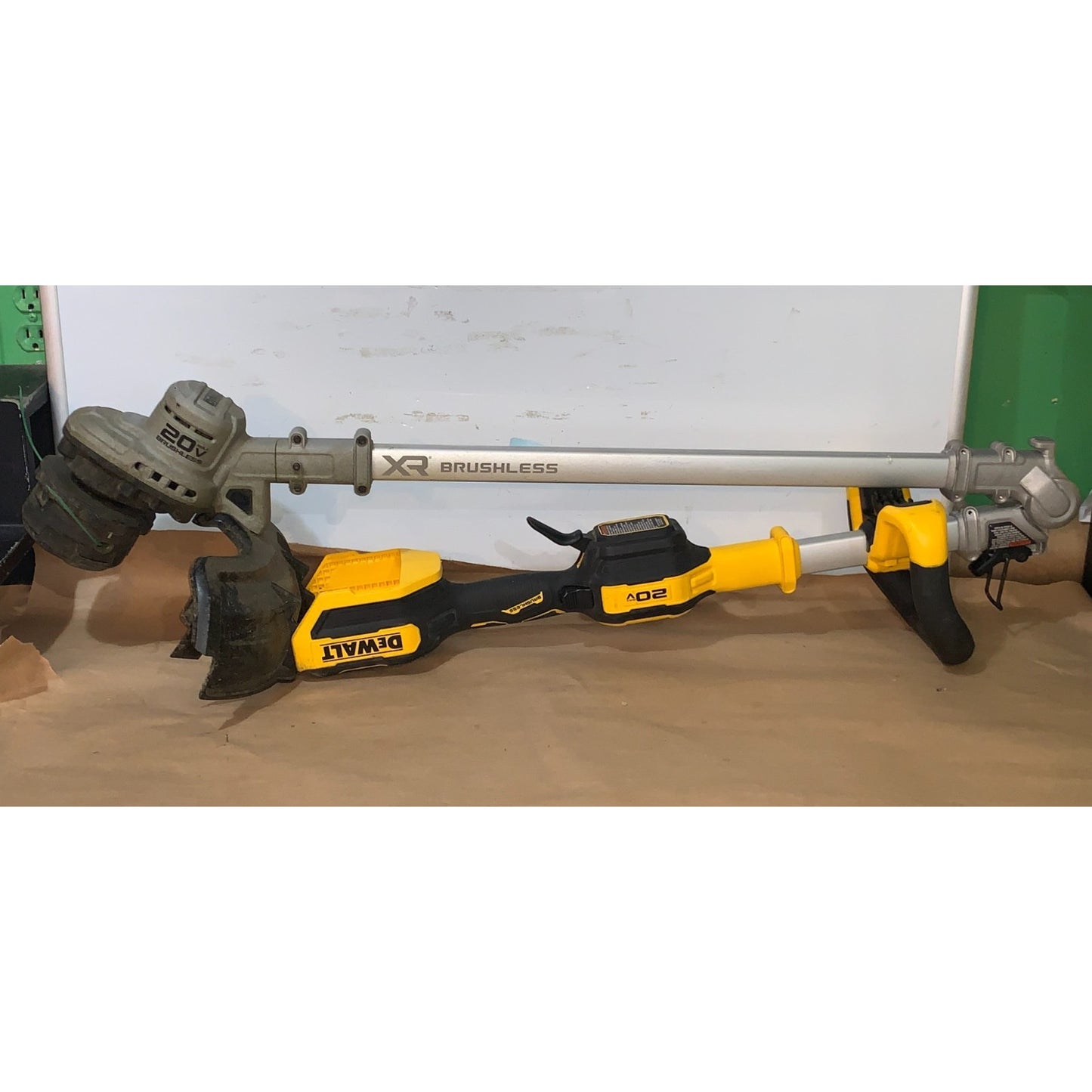DEWALT 20V MAX 14 in. Brushless Cordless Battery Powered Foldable String Trimmer