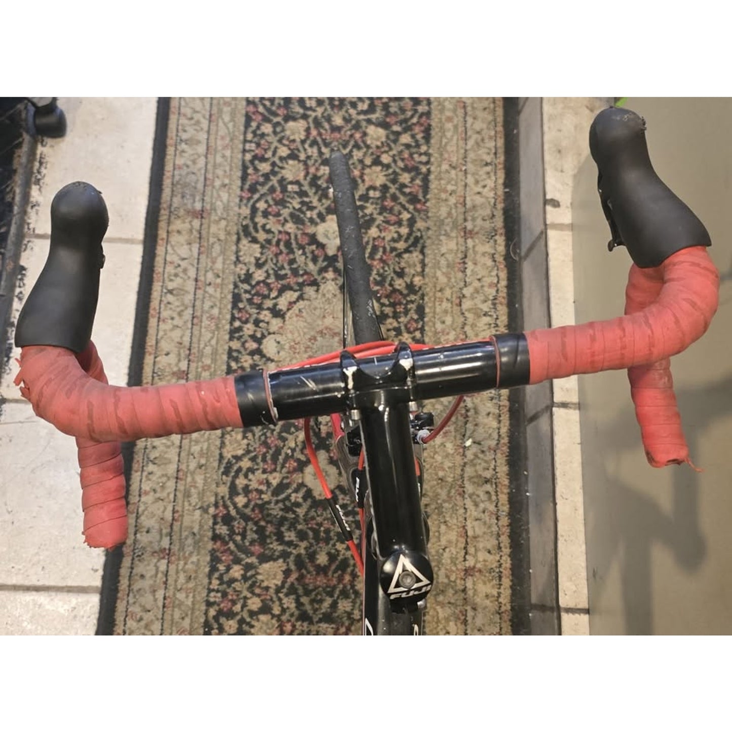 Fuji SL1 Road Bike / 700Cm Wheels / 21" Frame / 20-Speed /