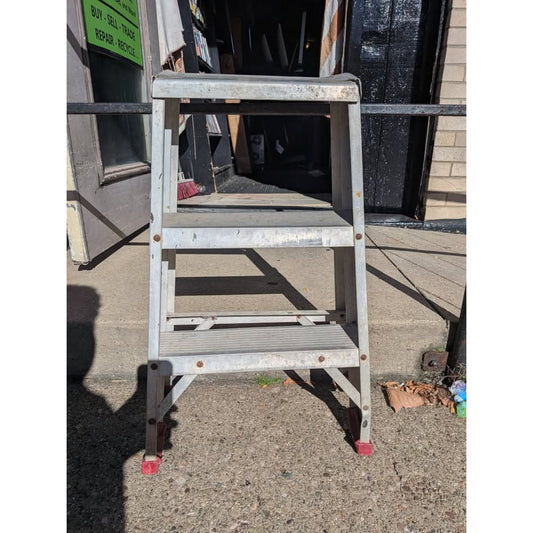 3 Step Ladder / Silver