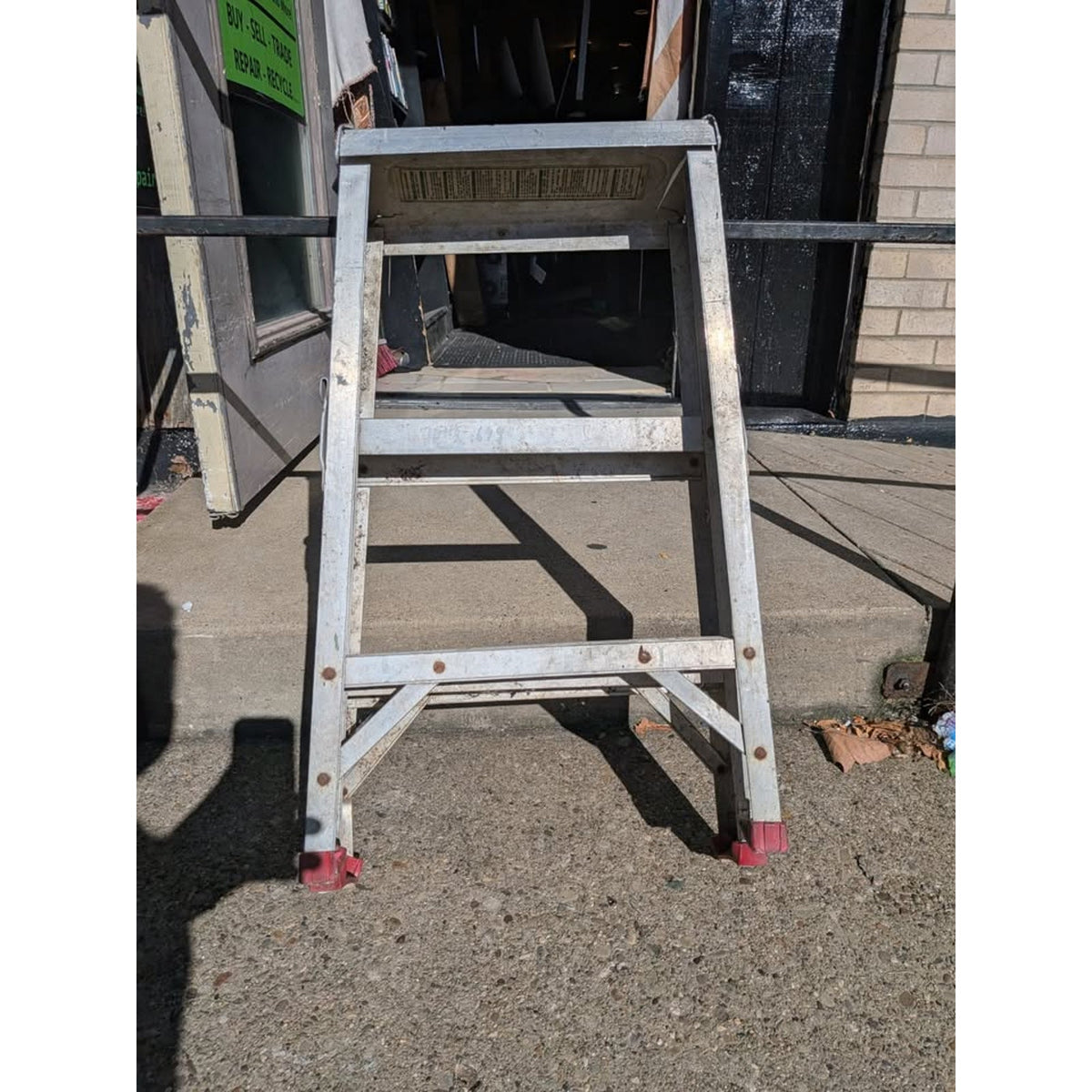 3 Step Ladder / Silver