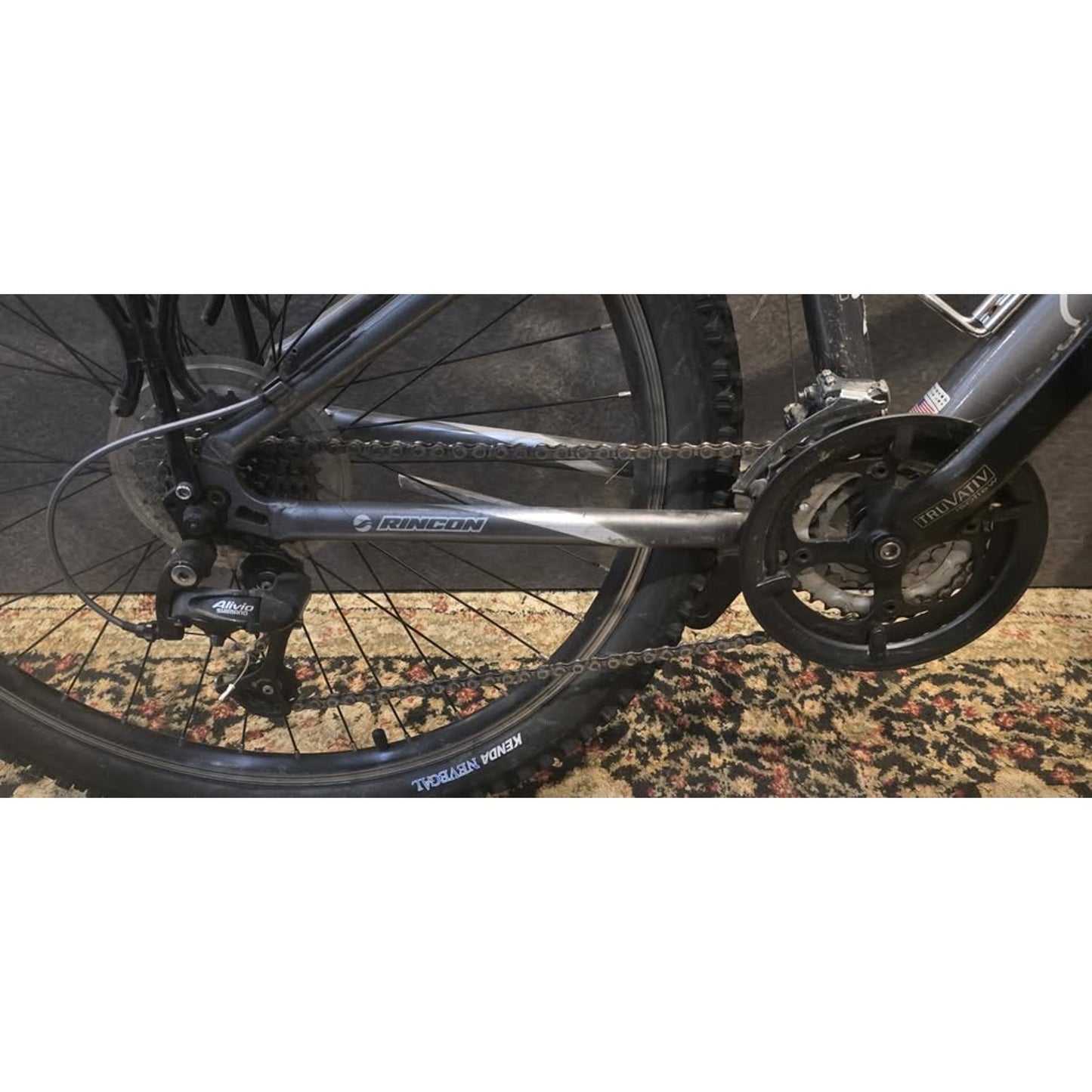 Giant Rincon Mountian Bike / 26" Wheels / 14" Frame / 21-Speed /