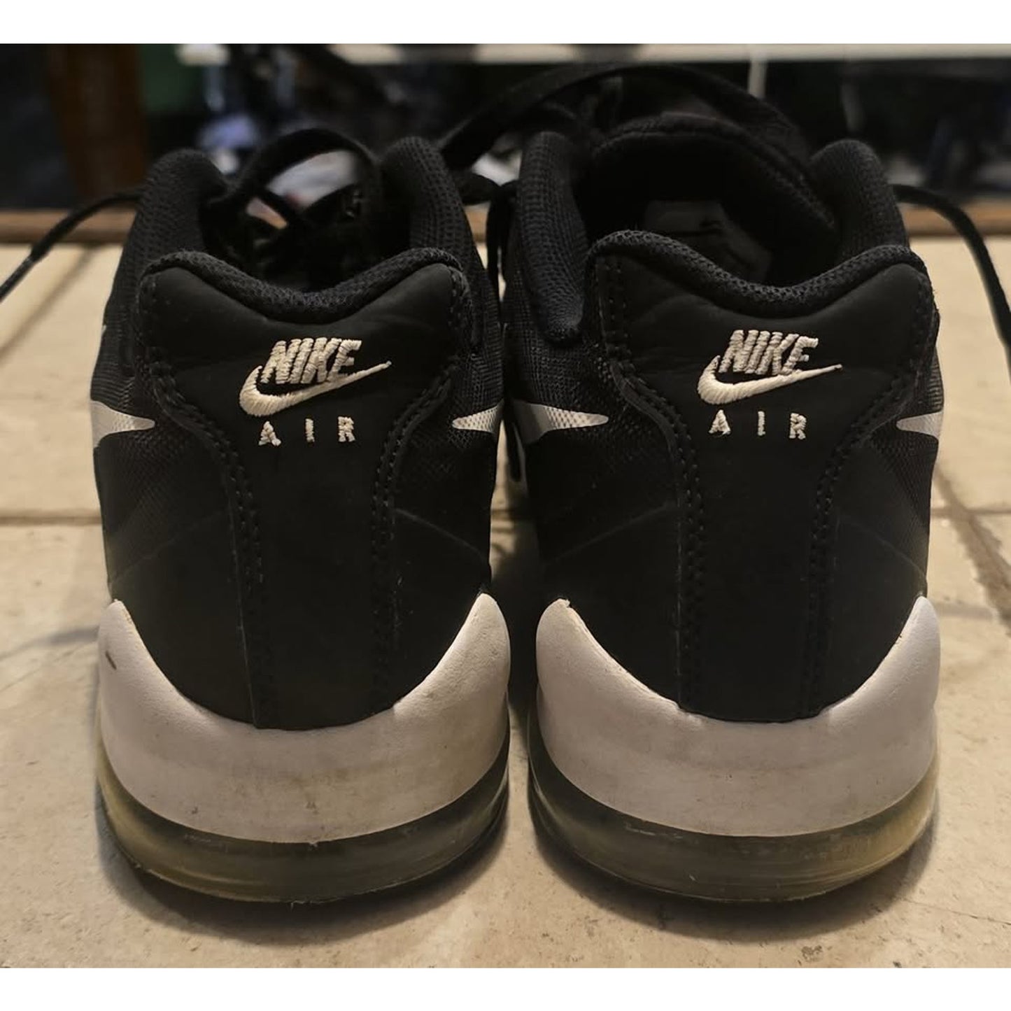 Nike Air Max Invigor / 9.5M" / 749680-010 /