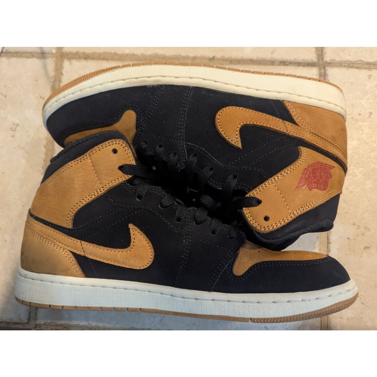 Jordan 1 Mid SE Black Flax Size 9 HV4091-002