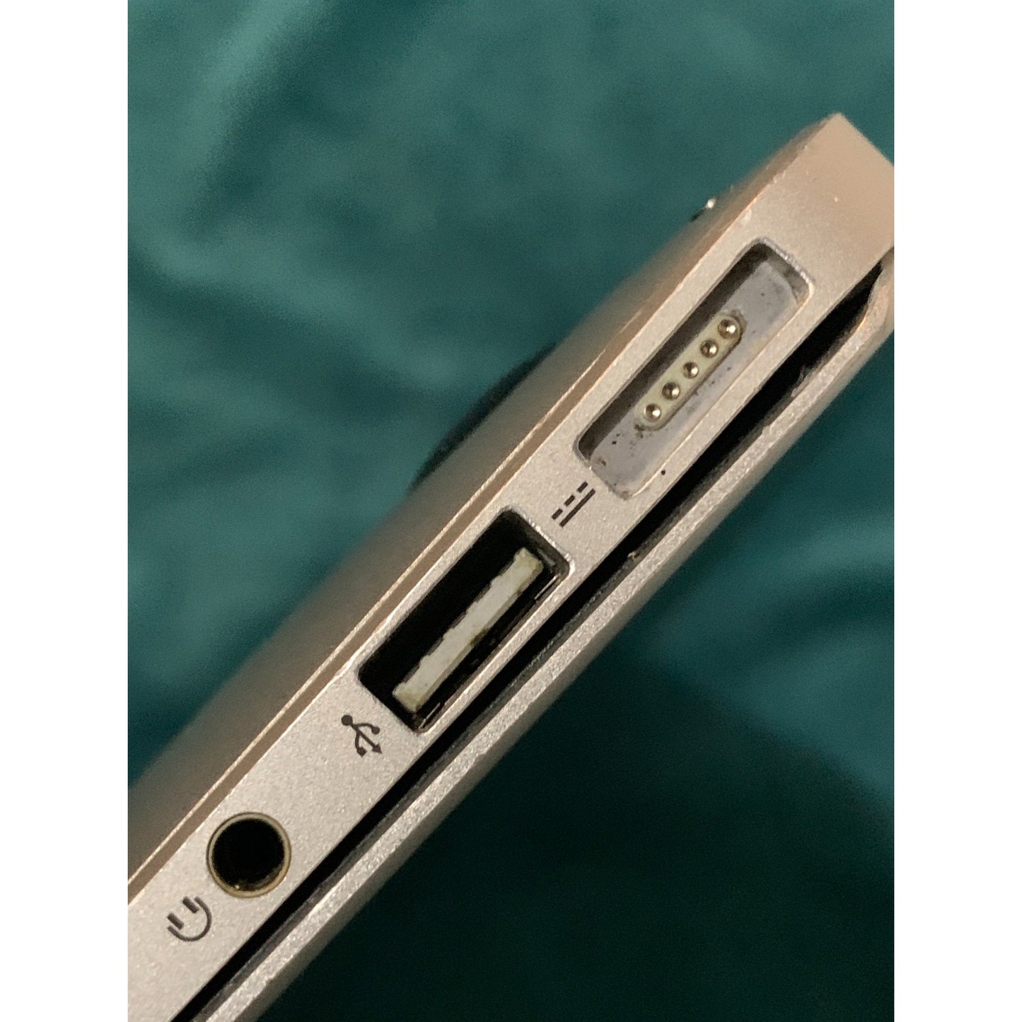 Apple MacBook Air A1465 2015 11" Intel Core i5 1.6GHz 4GB RAM 128GB SSD
