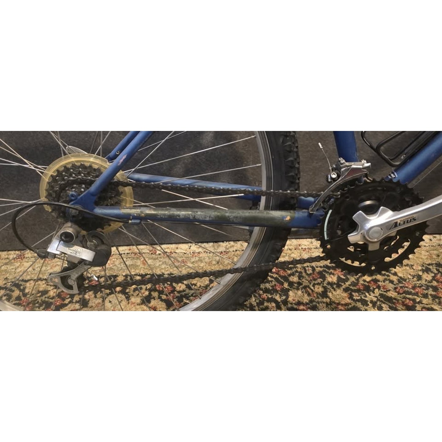 Trek 820 Mountian Track Mountian Bike / 26" Wheels / 17" Frame / 21-Speed /