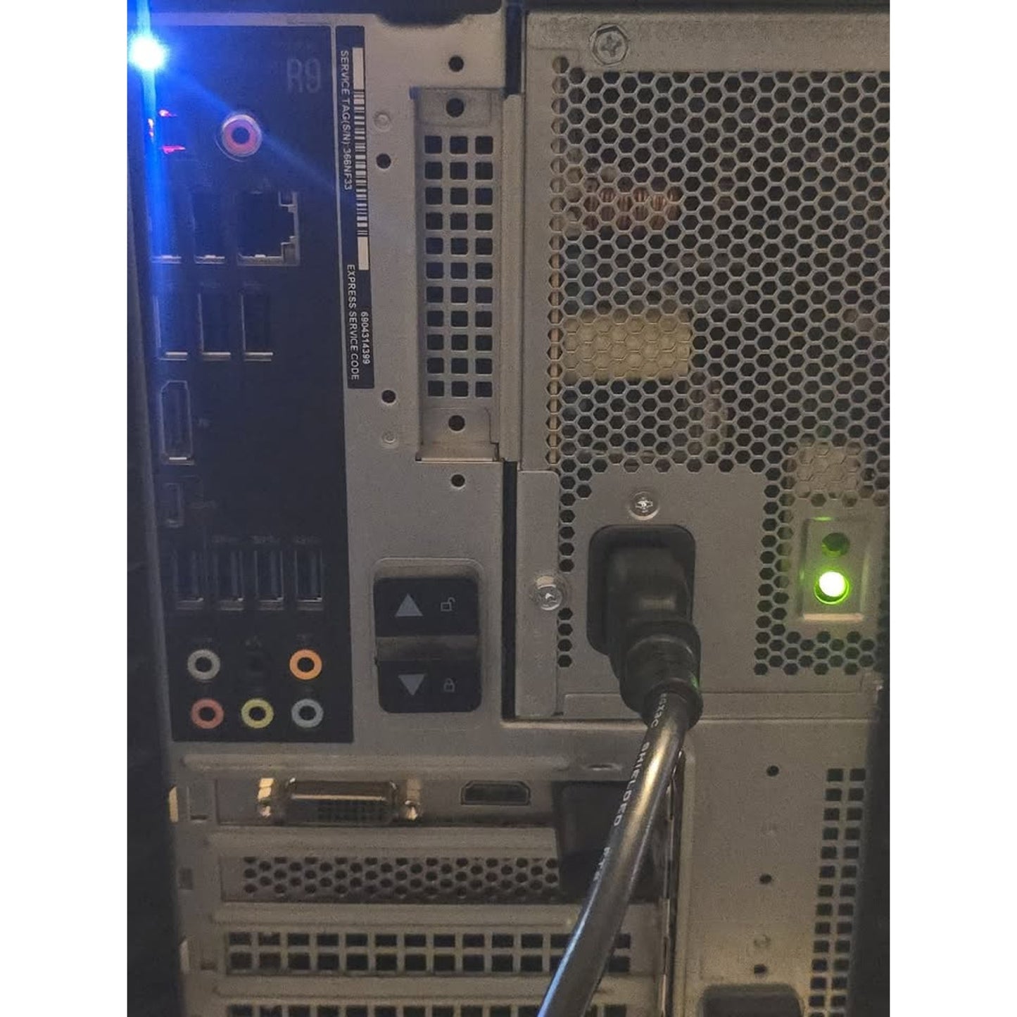 Dell Alienware R9 Gaming Desktop / Intel I5-9400 / Nvidia GTX 1660 Super / 500GB HDD / 16GB Ram