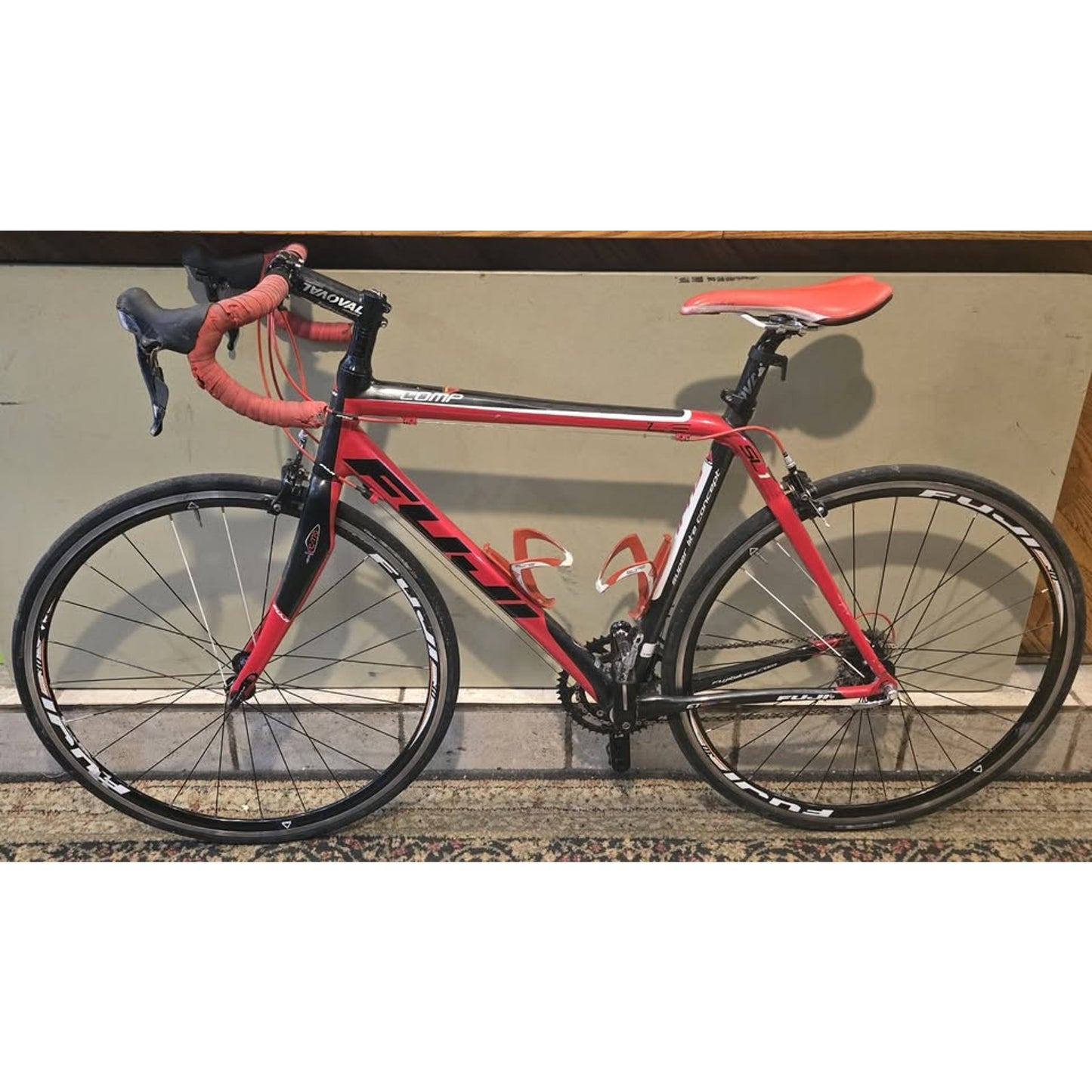 Fuji SL1 Road Bike / 700Cm Wheels / 21" Frame / 20-Speed /