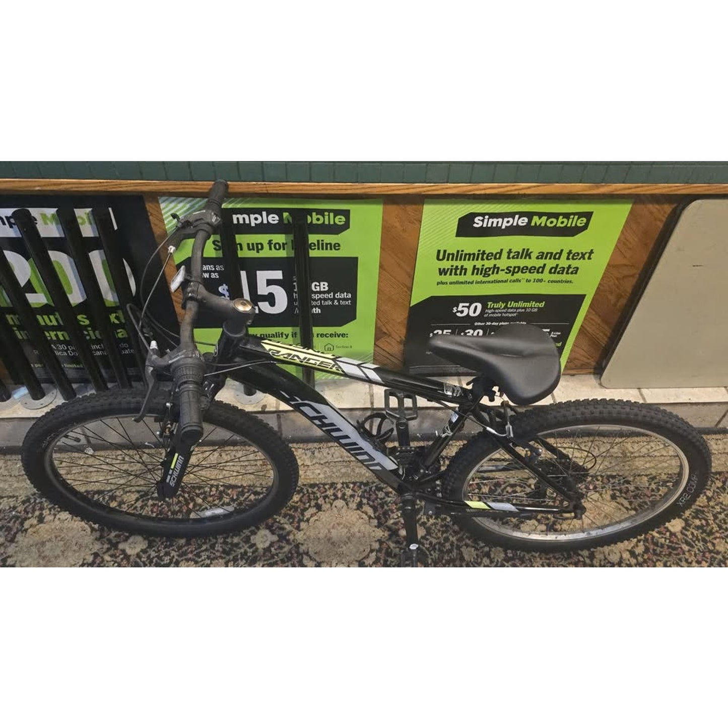 Schwinn Ranger Mountain Bike / 26" Wheels / 17" Frame / 21-Speed /