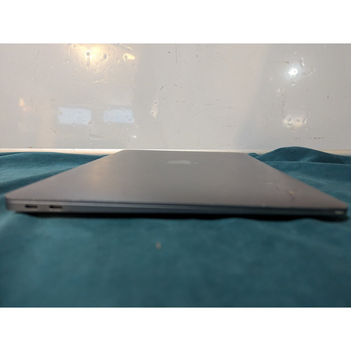 2020 Apple MacBook Air A2179 13" Intel Core I3 Iris Plus Graphics 250SSD 8Ram