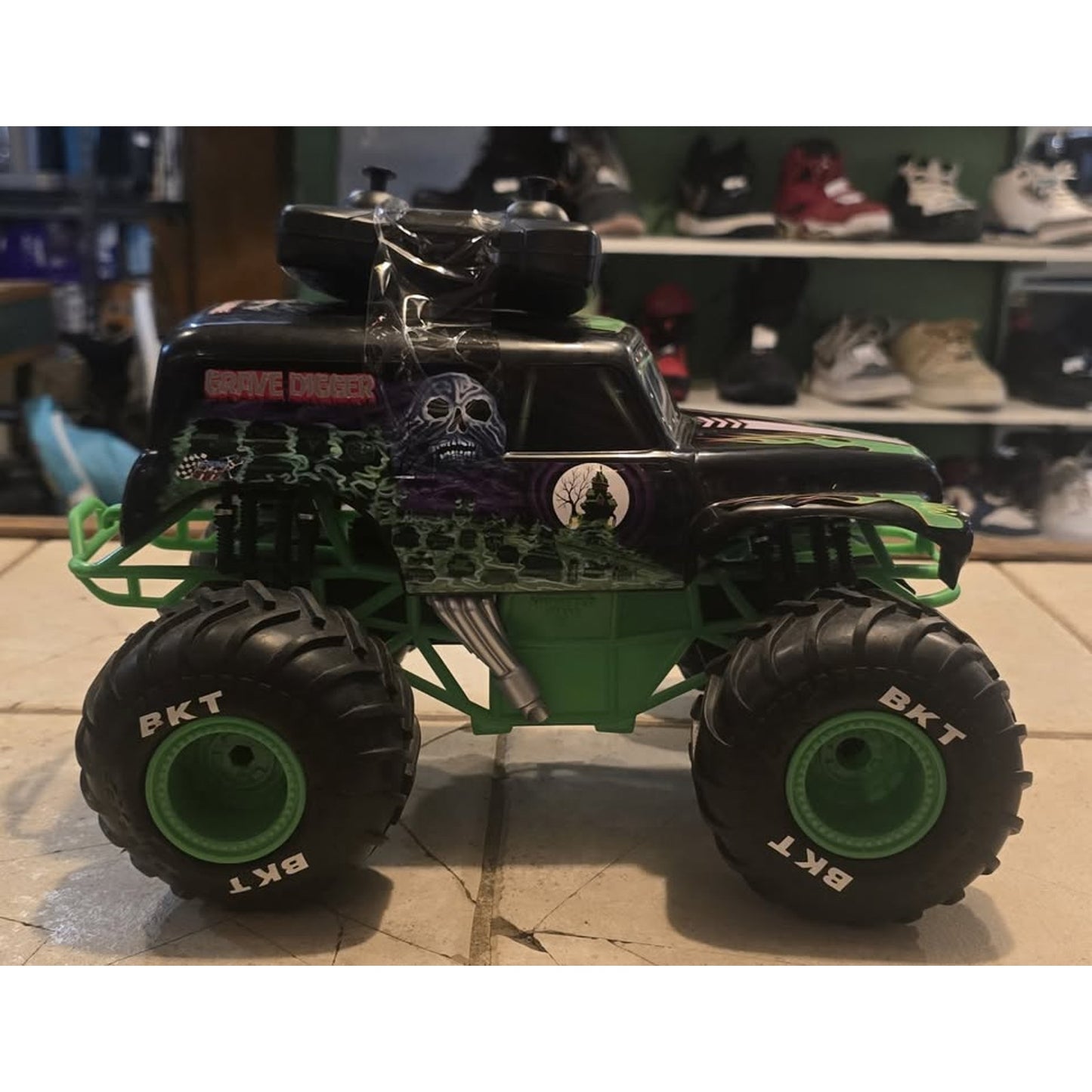 Spin Master Grave Digger RC Monster Truck / 66801 /