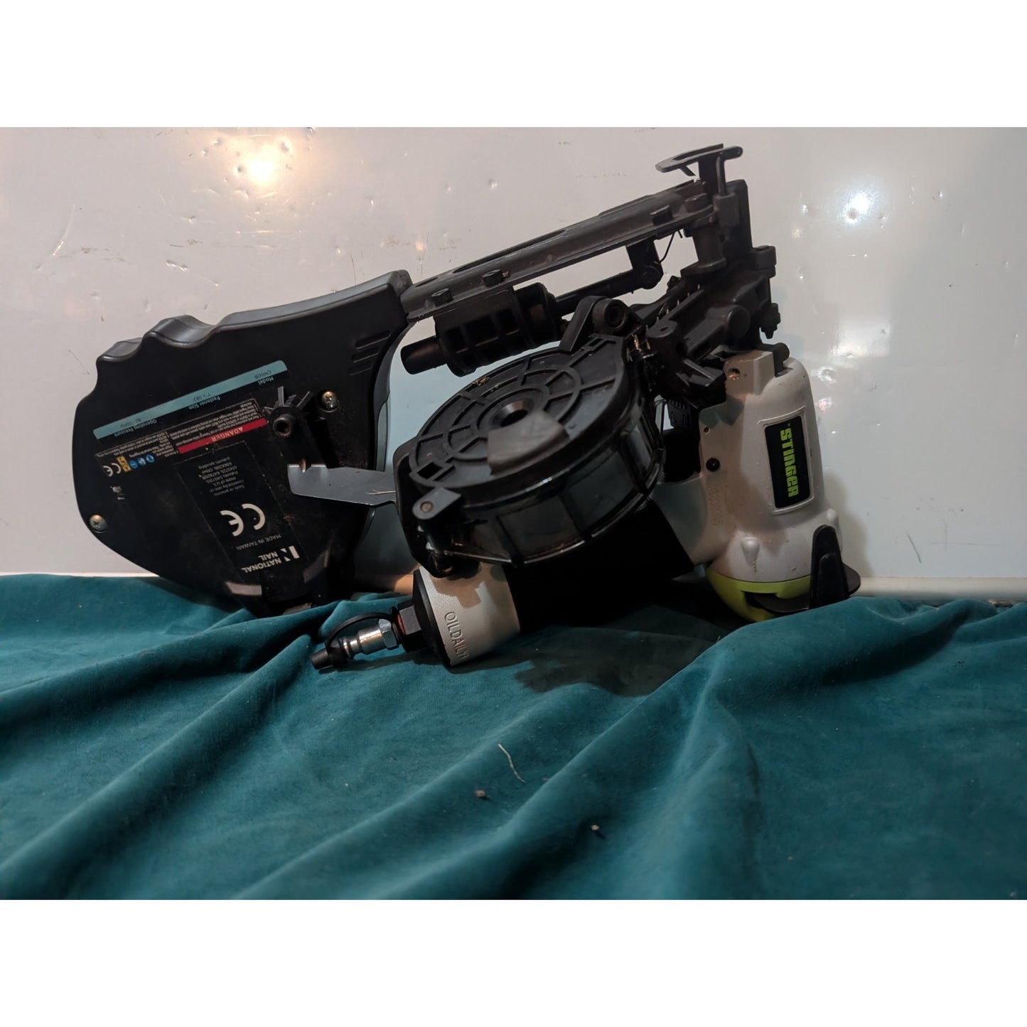 Stinger CN100B Pneumatic Cap Nailer 1 15-Degree Pneumatic Roofing Nailer