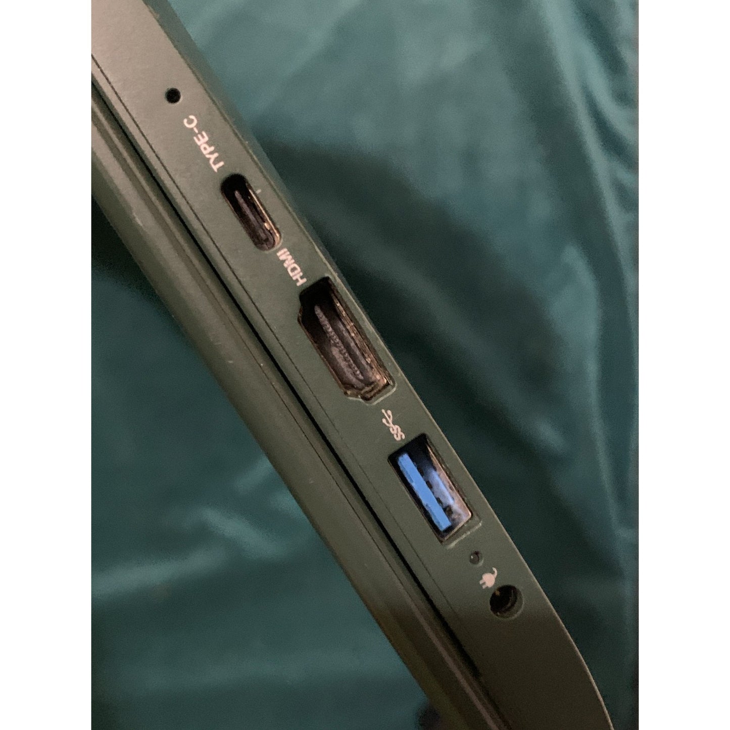 Gateway GWNR51416-GR 14.1" FHD Ryzen 5 3500U 2.1GHz Radeon Vega 8 256 gb