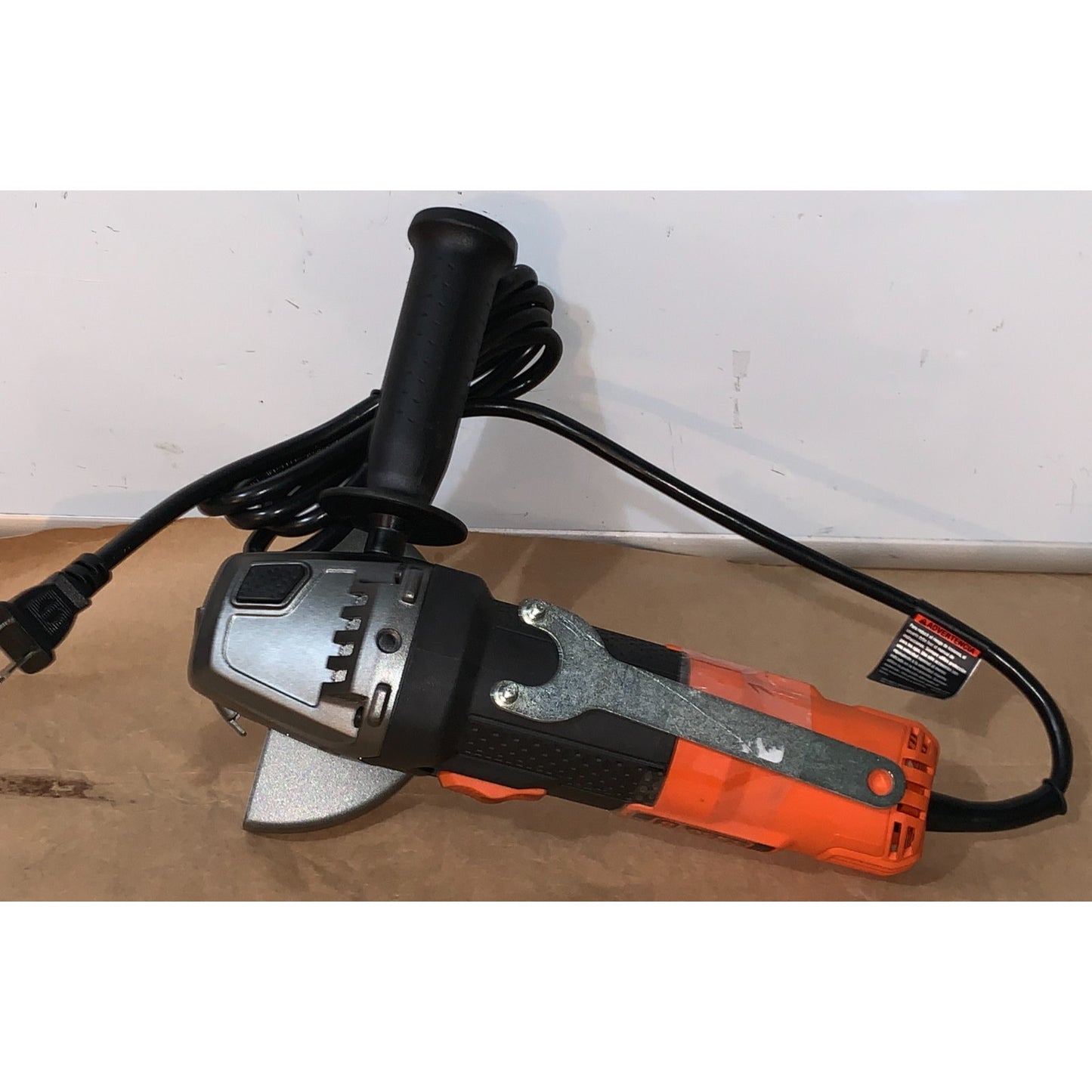 BLACK & DECKER 4-1/2" ANGLE GRINDER, 6 AMP, BDEG400
